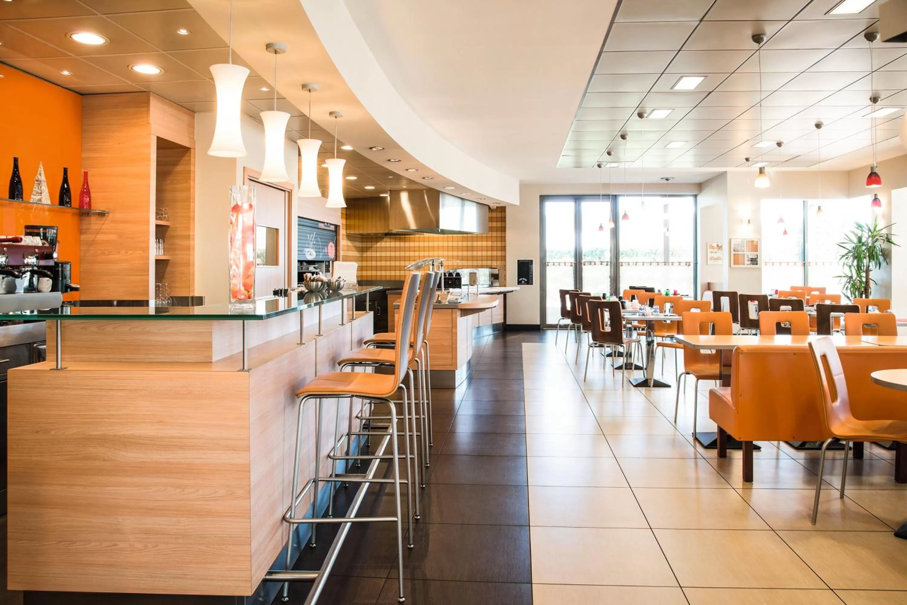 Restaurant/places to eat in Ibis Como