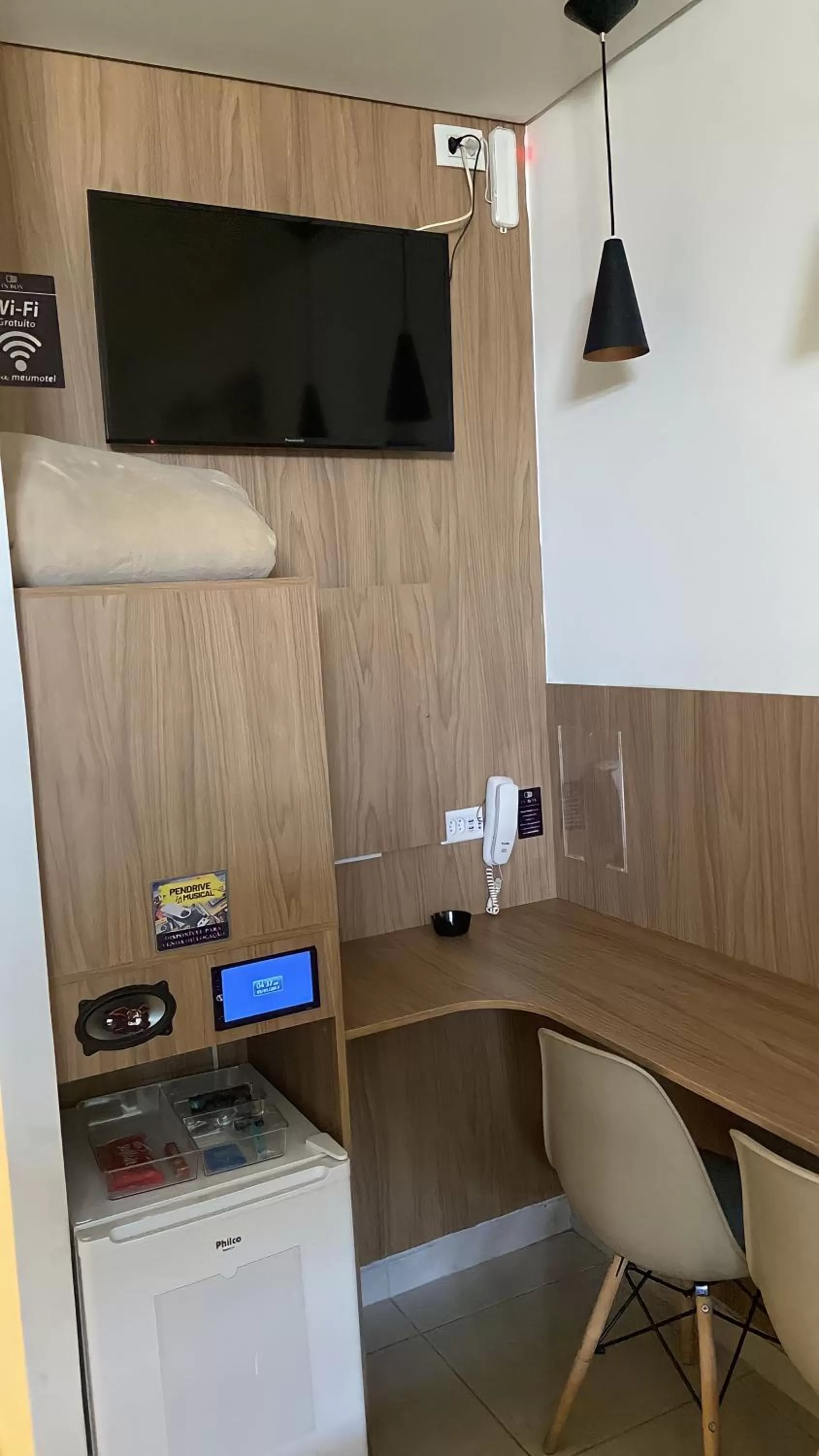 Communal lounge/ TV room, TV/Entertainment Center in Green It Motel & Hotel