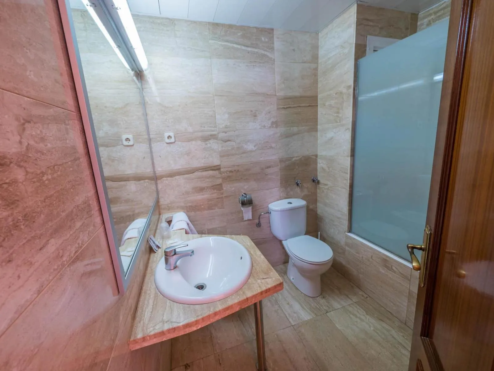 Bathroom in Hotel Golden Sand