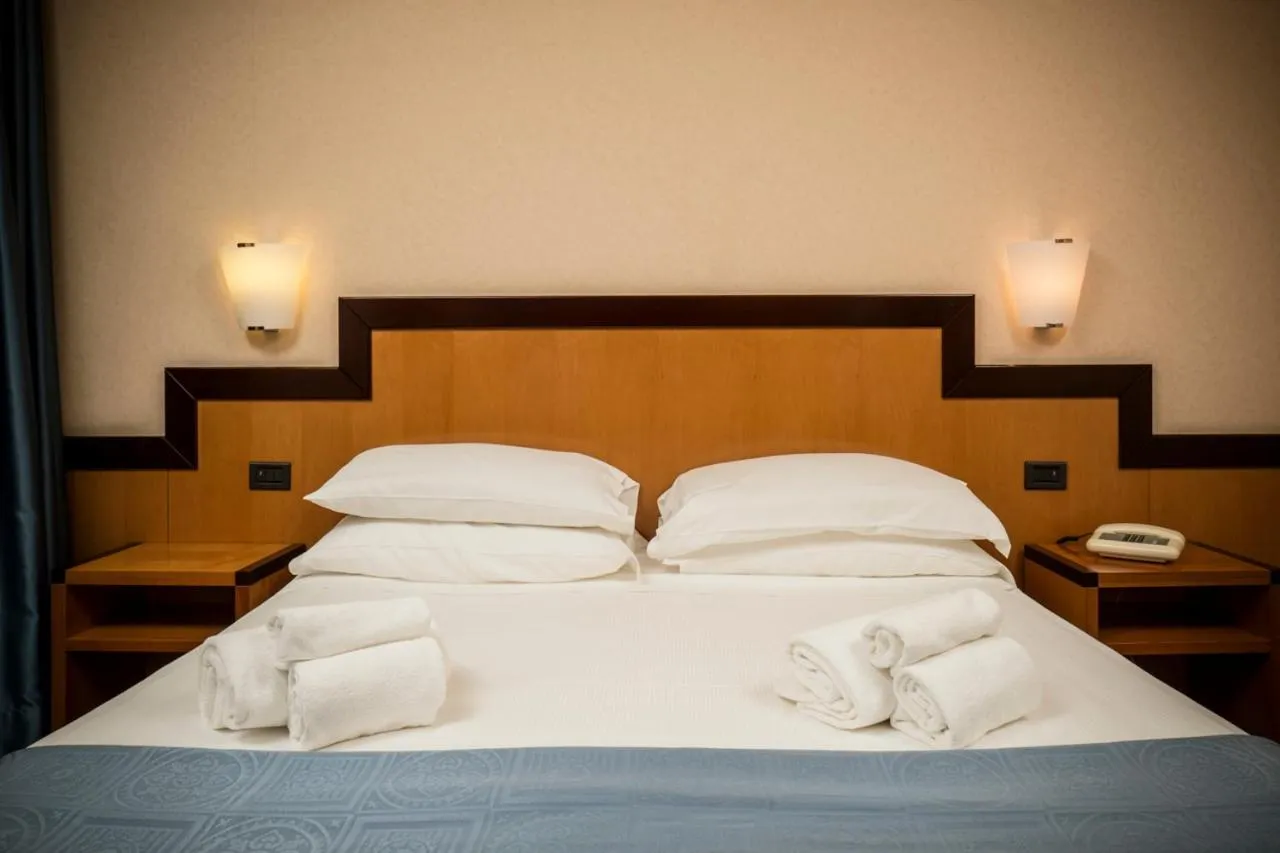 Bedroom, Bed in Hotel Olimpia