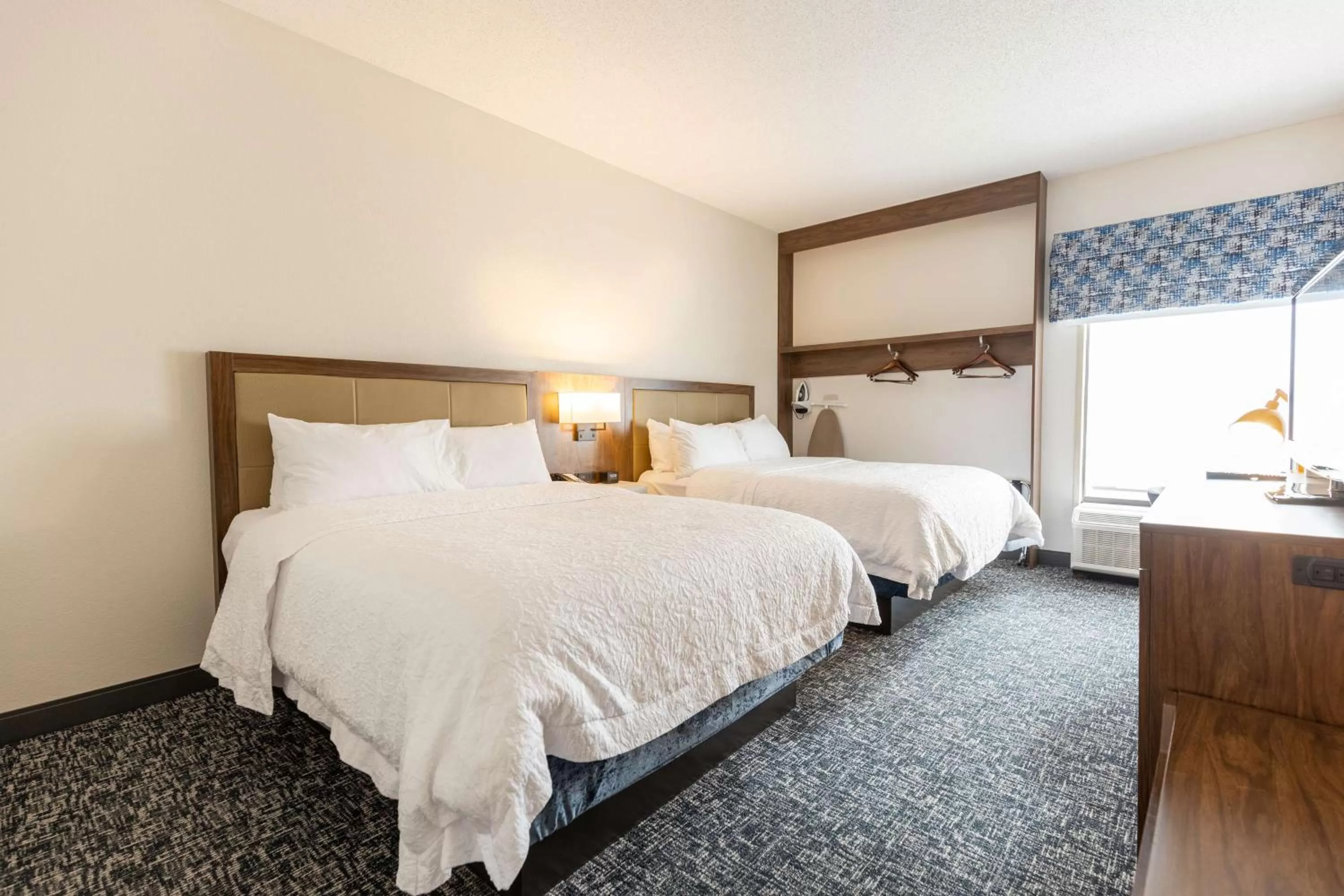 Bed in Hampton Inn by Hilton of Kuttawa Eddyville