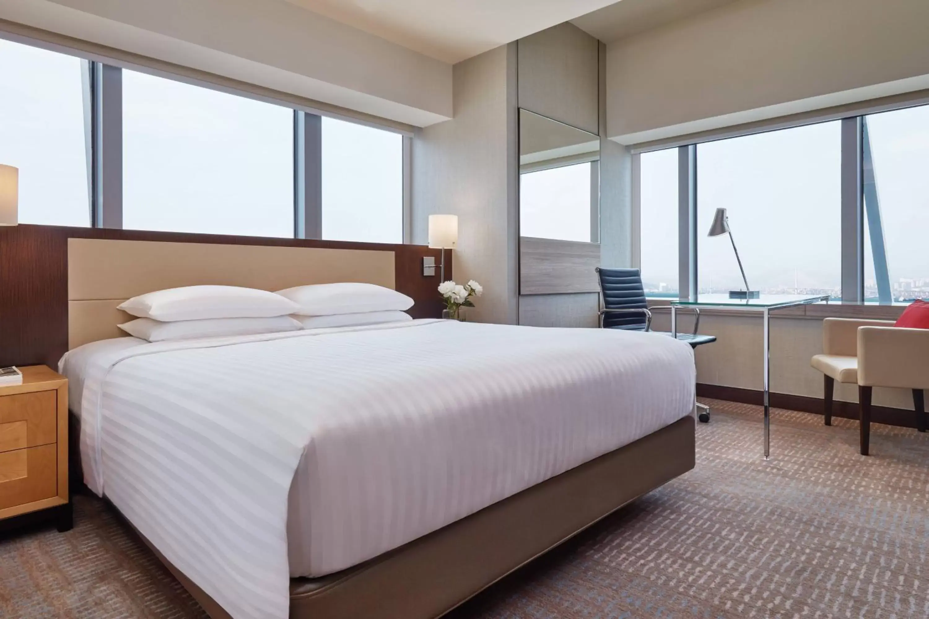 Deluxe King Room with Harbor View in Courtyard by Marriott Hong Kong Deluxe King Room with Harbor View in Courtyard by Marriott Hong Kong