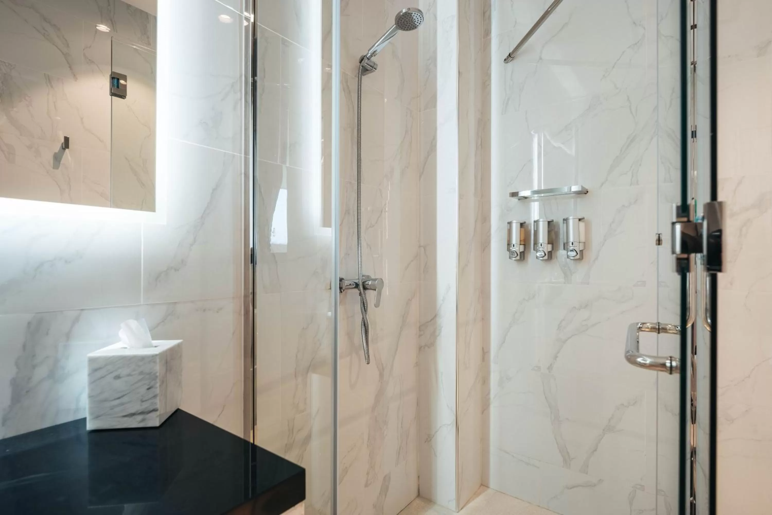 Shower in Elements Hotel & Shops Curaçao