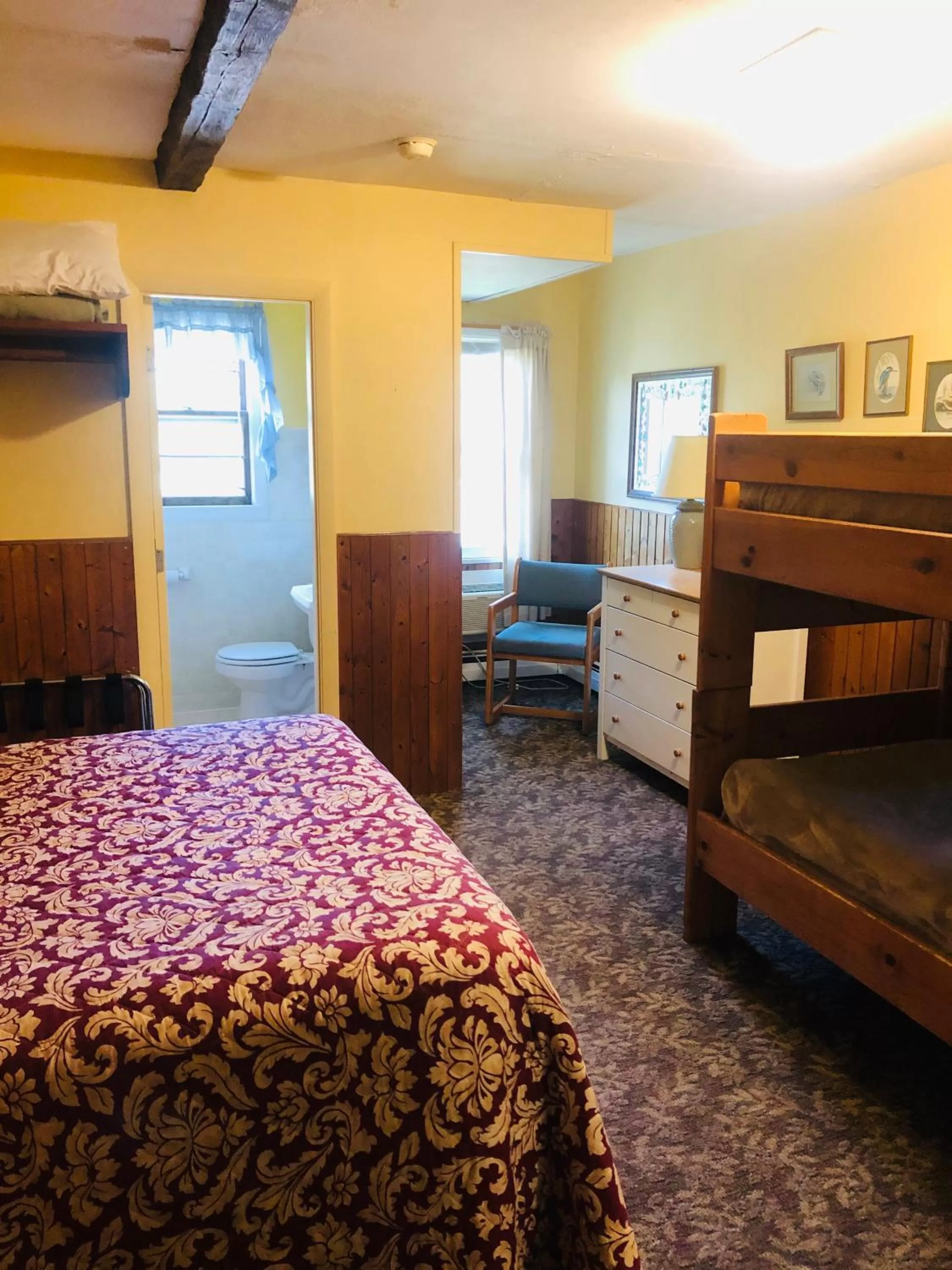 Queen Room with Bunk Bed in Gray Ghost Inn