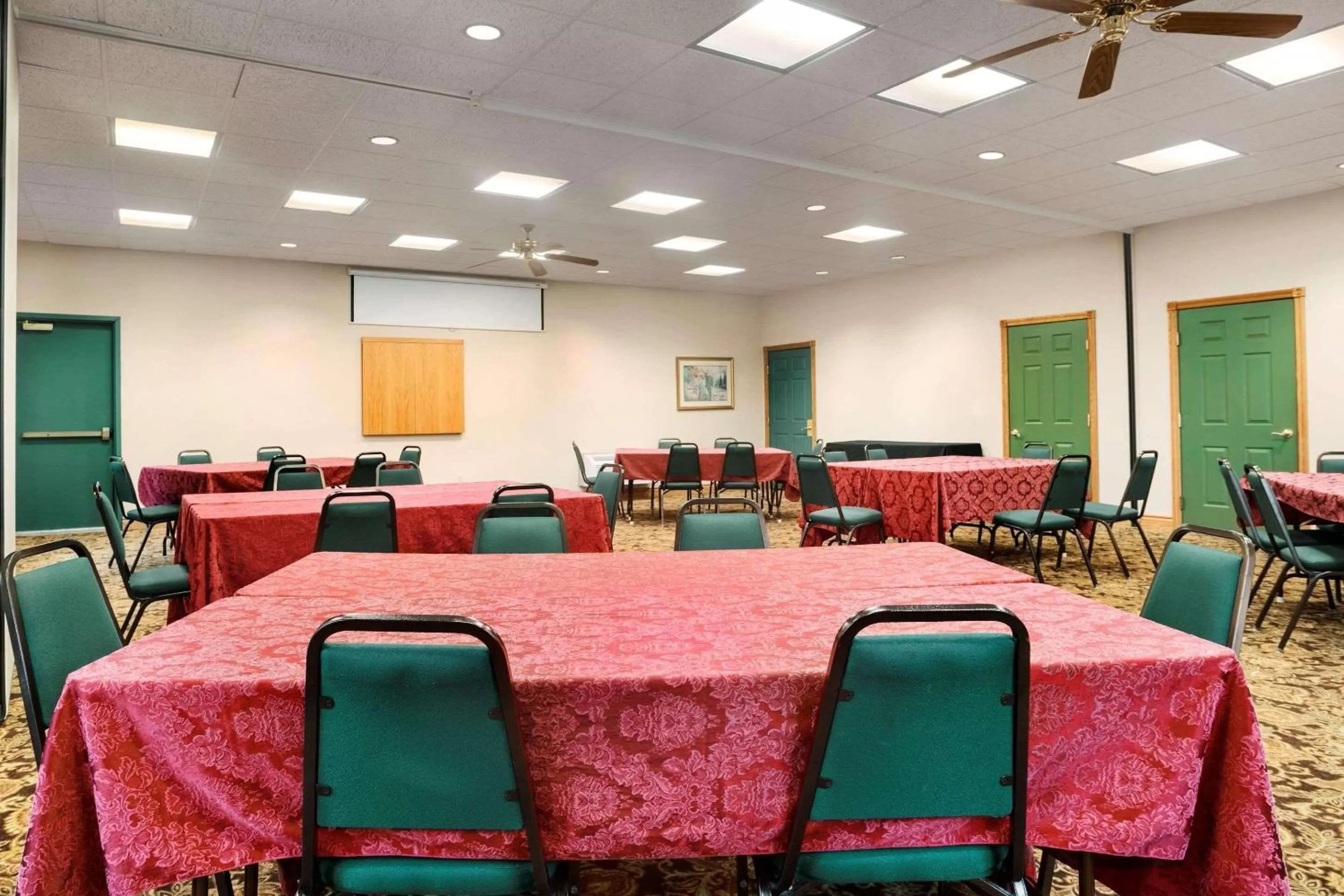 Meeting/conference room in Country Inn & Suites by Radisson, Kalamazoo, MI