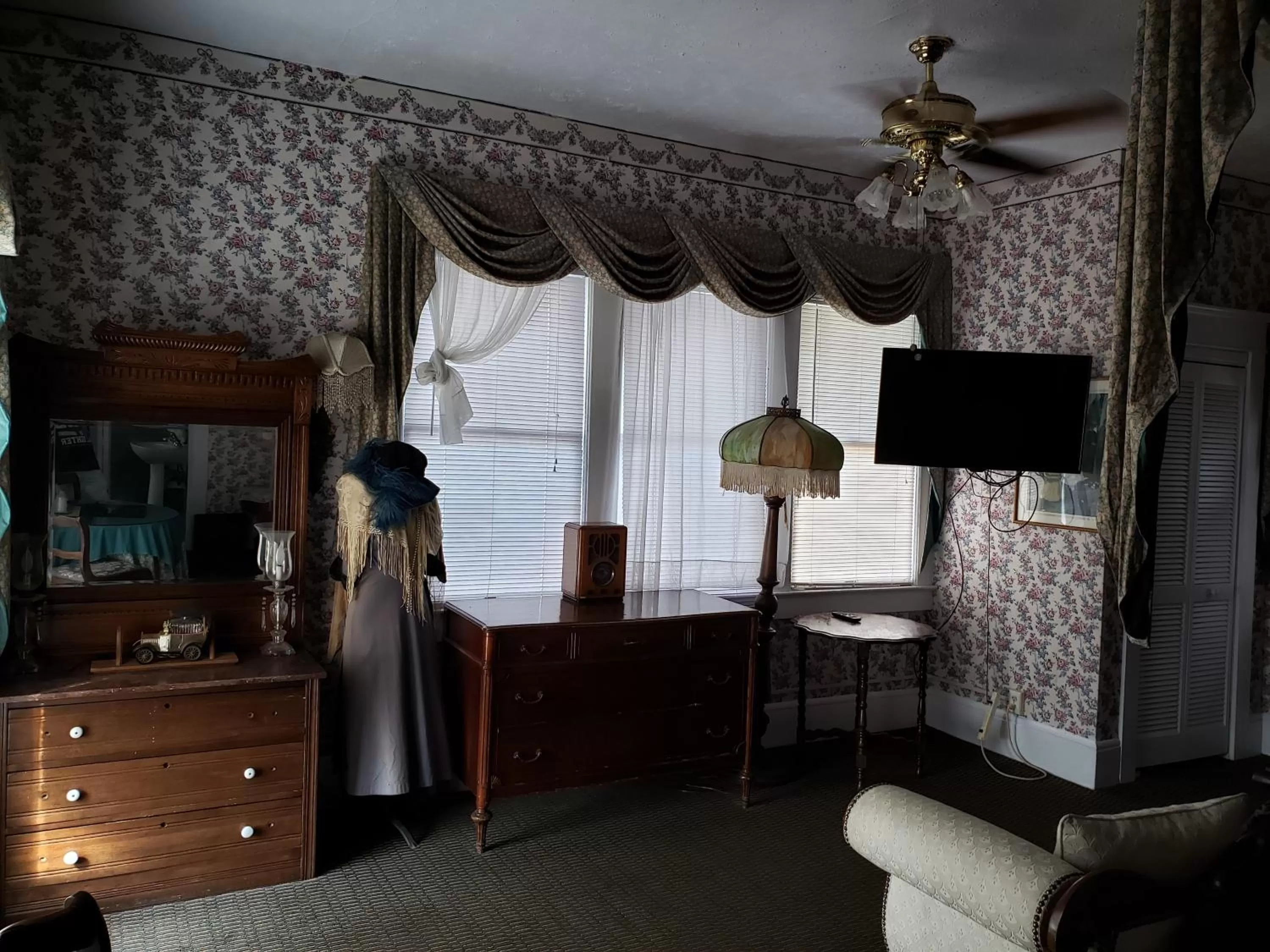 TV and multimedia in Topaz Motel - Flagler Beach