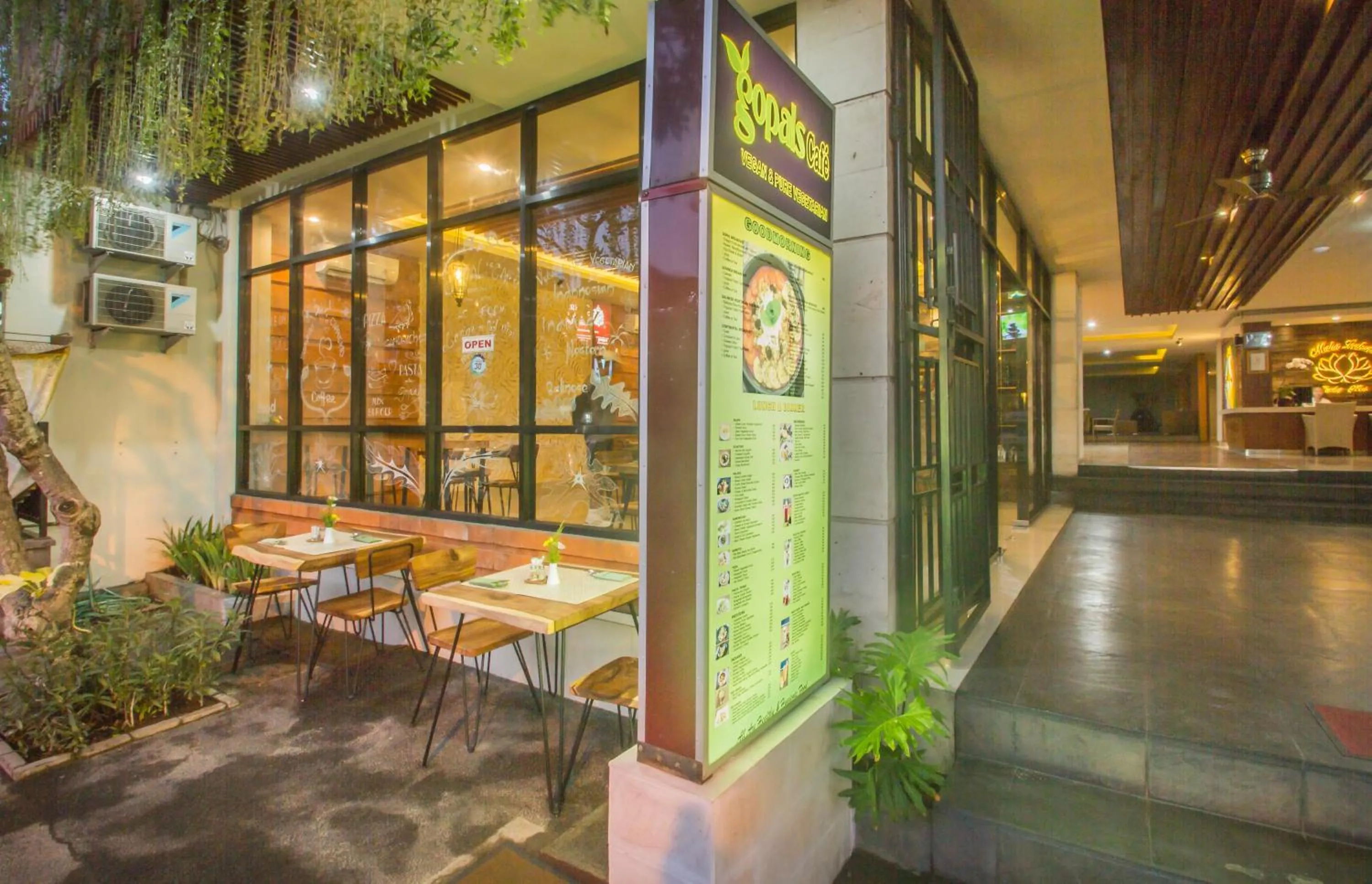 Restaurant/places to eat in Mahalaksmi Boutique Hotel