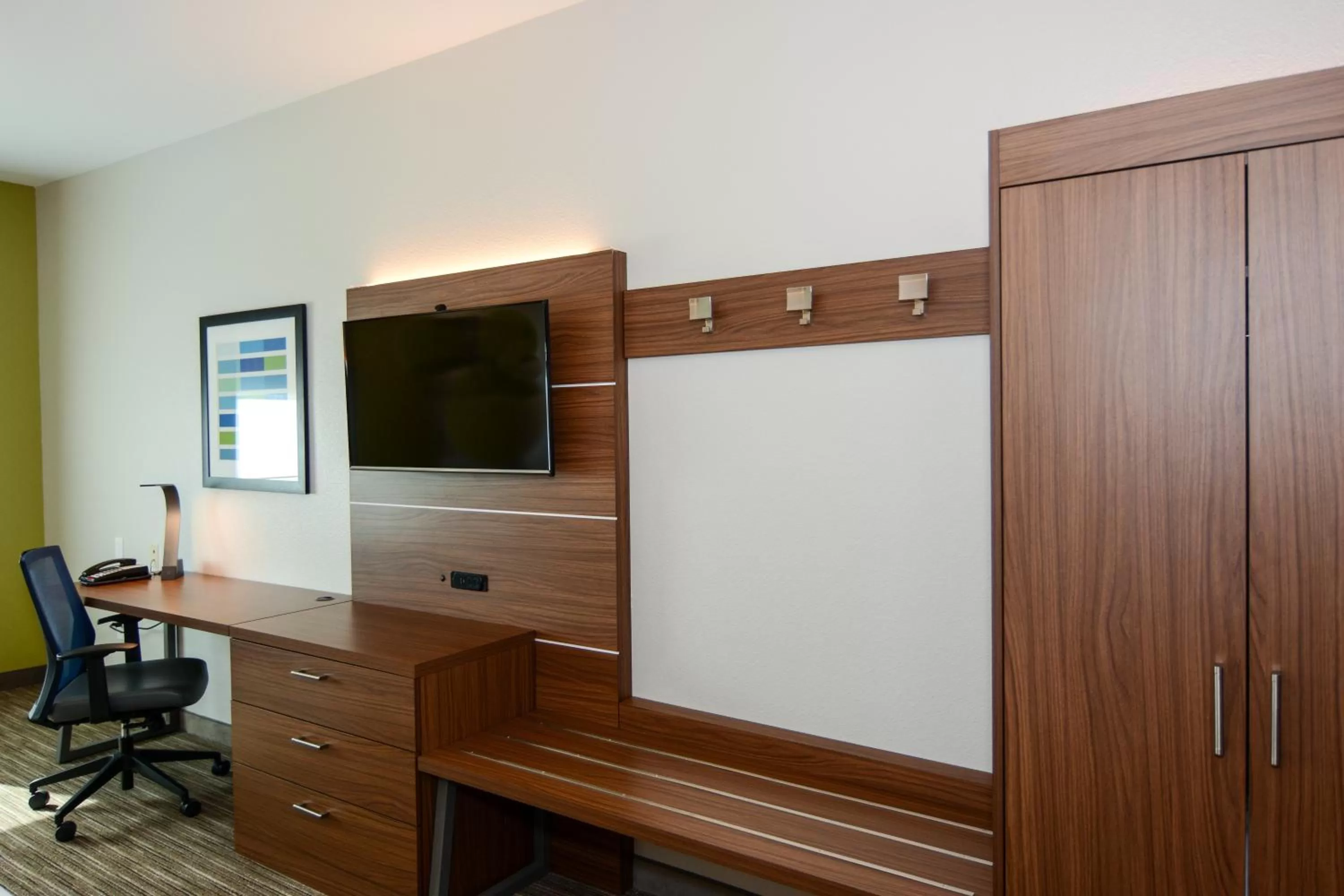 Bedroom in Holiday Inn Express Hotel & Suites New Boston by IHG