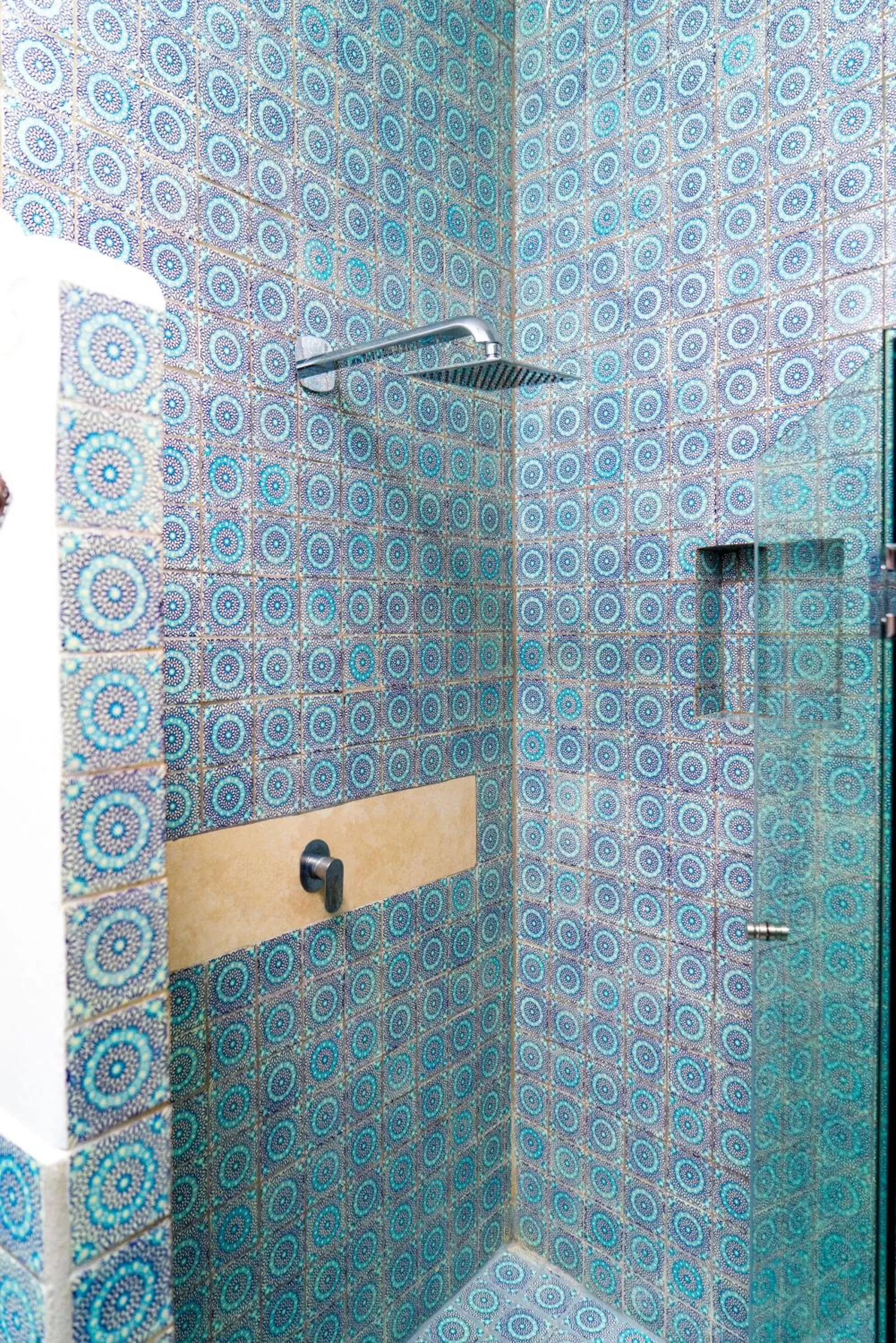 Shower in Casa Delphine