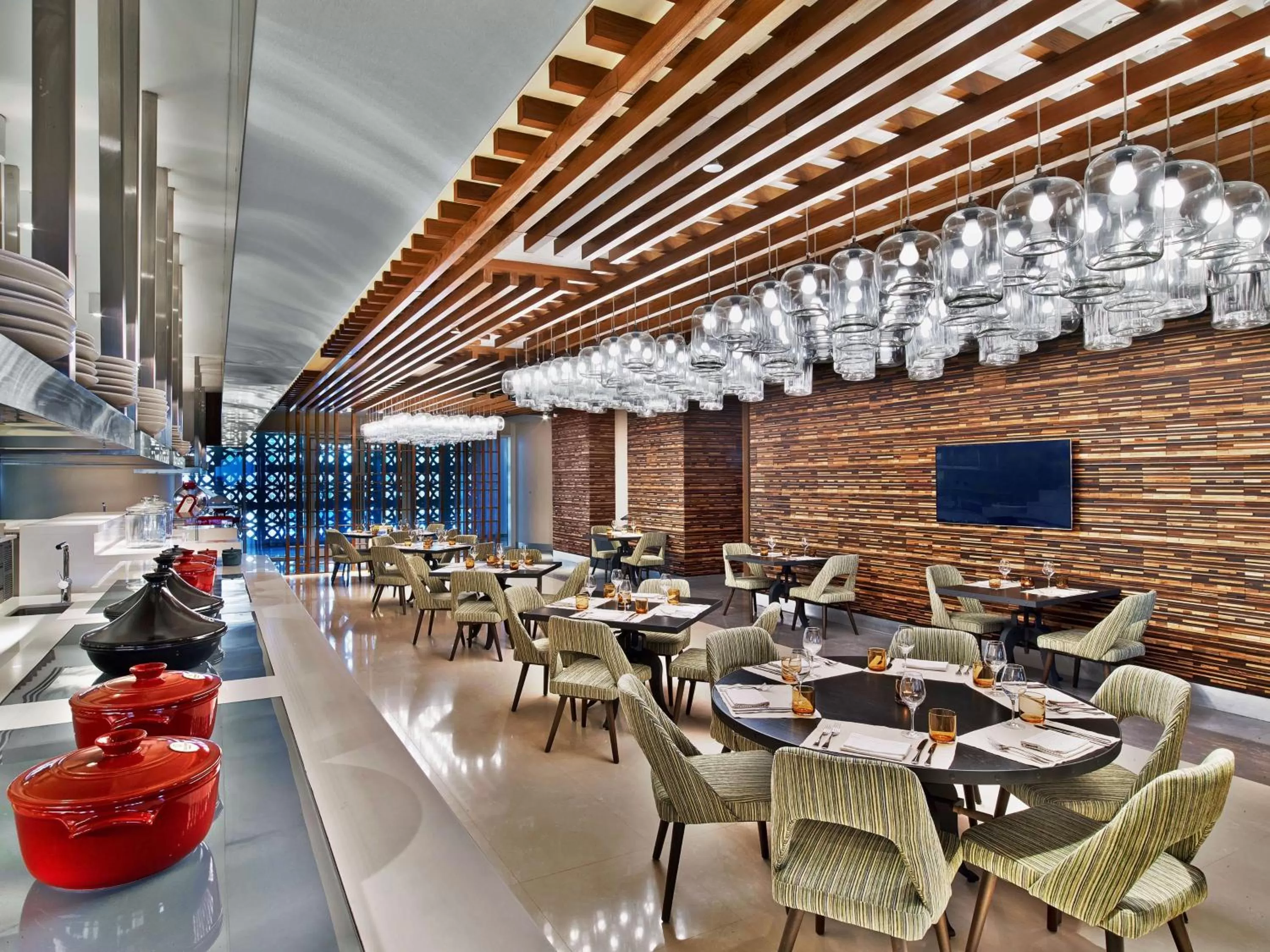 Restaurant/places to eat in V Hotel Dubai, Curio Collection by Hilton