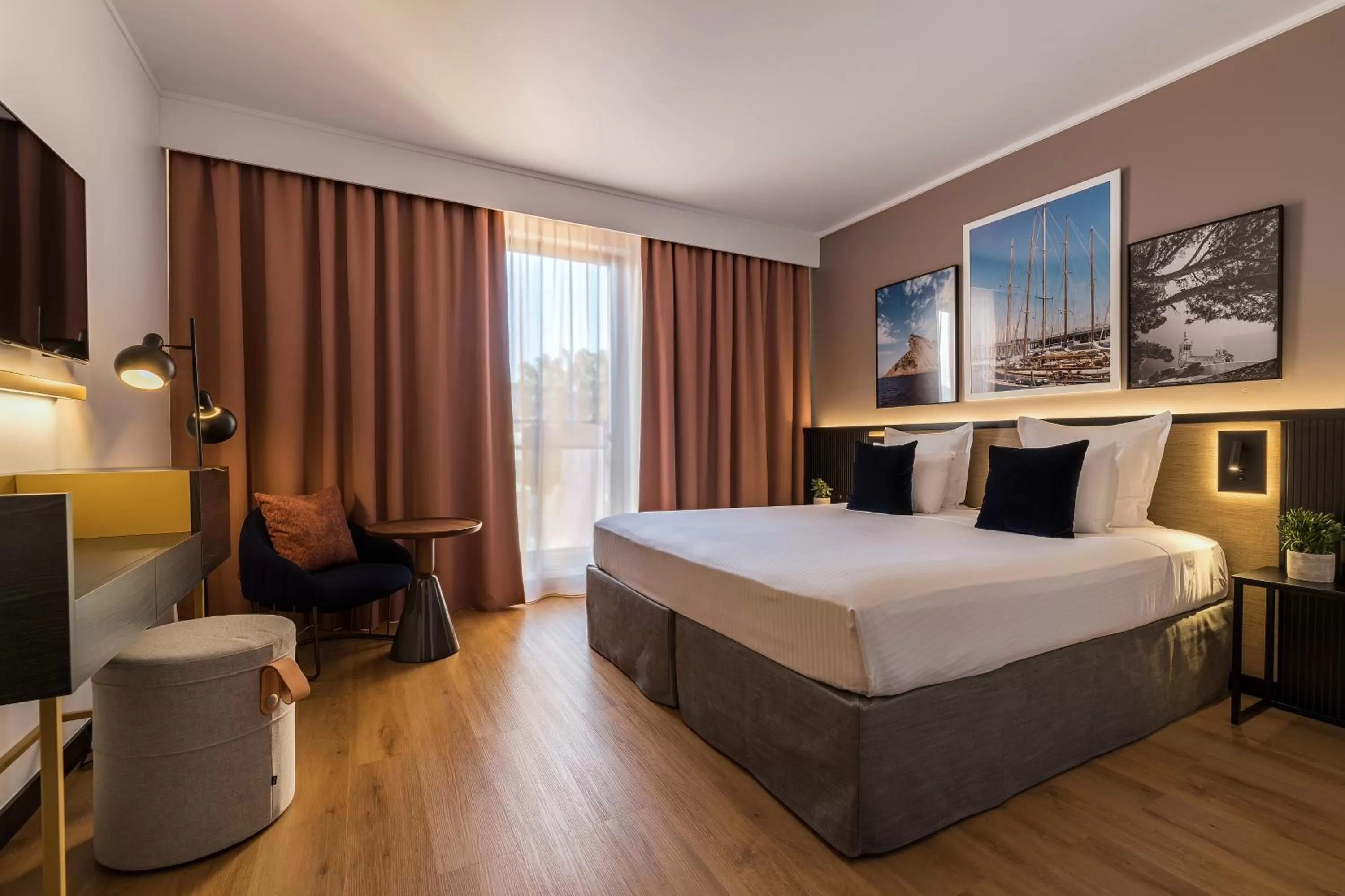 Photo of the whole room, Bed in Hôtel Villa Massalia