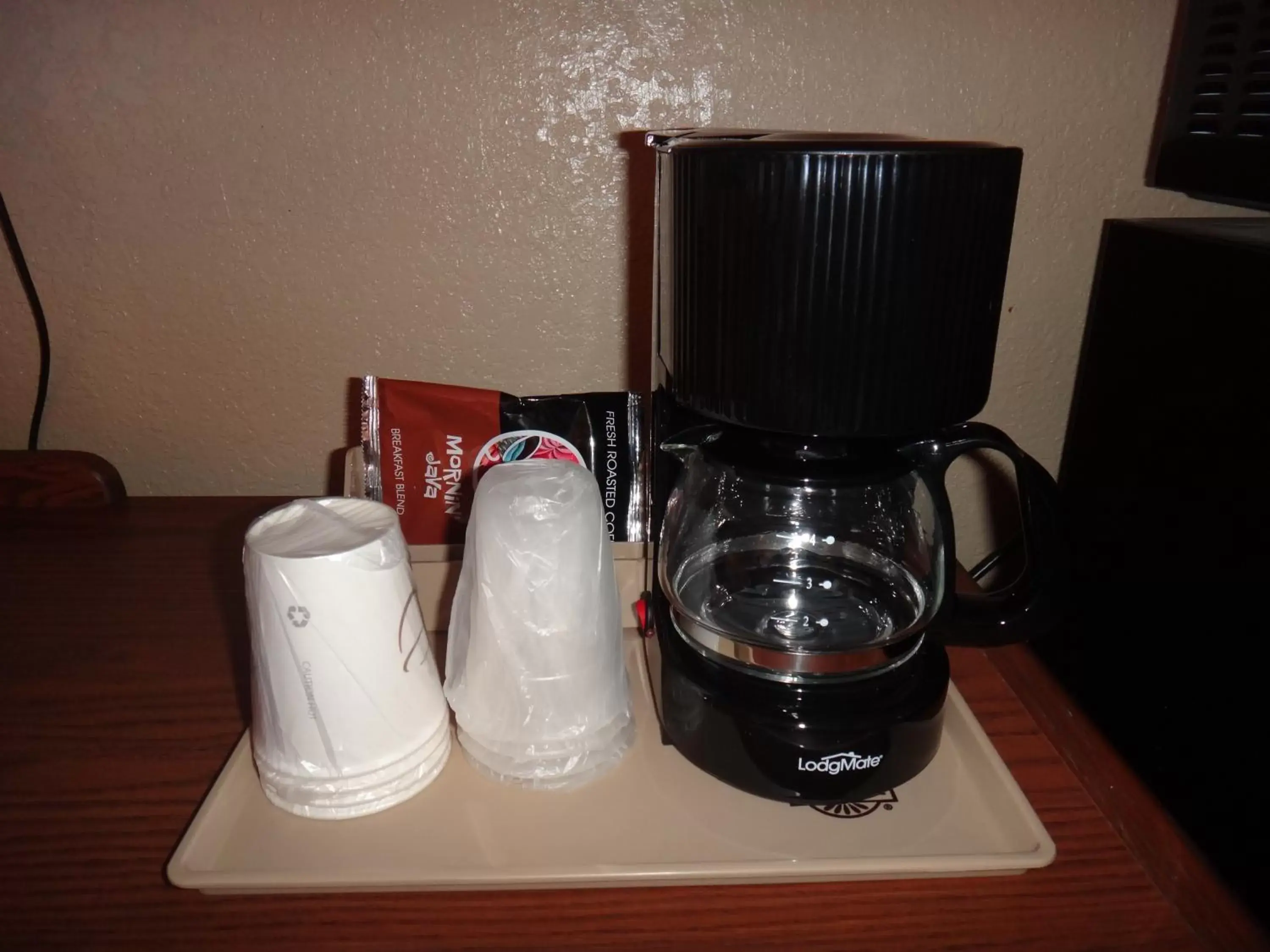 Queen Room in Indian Mound Motel Queen Room in Indian Mound Motel