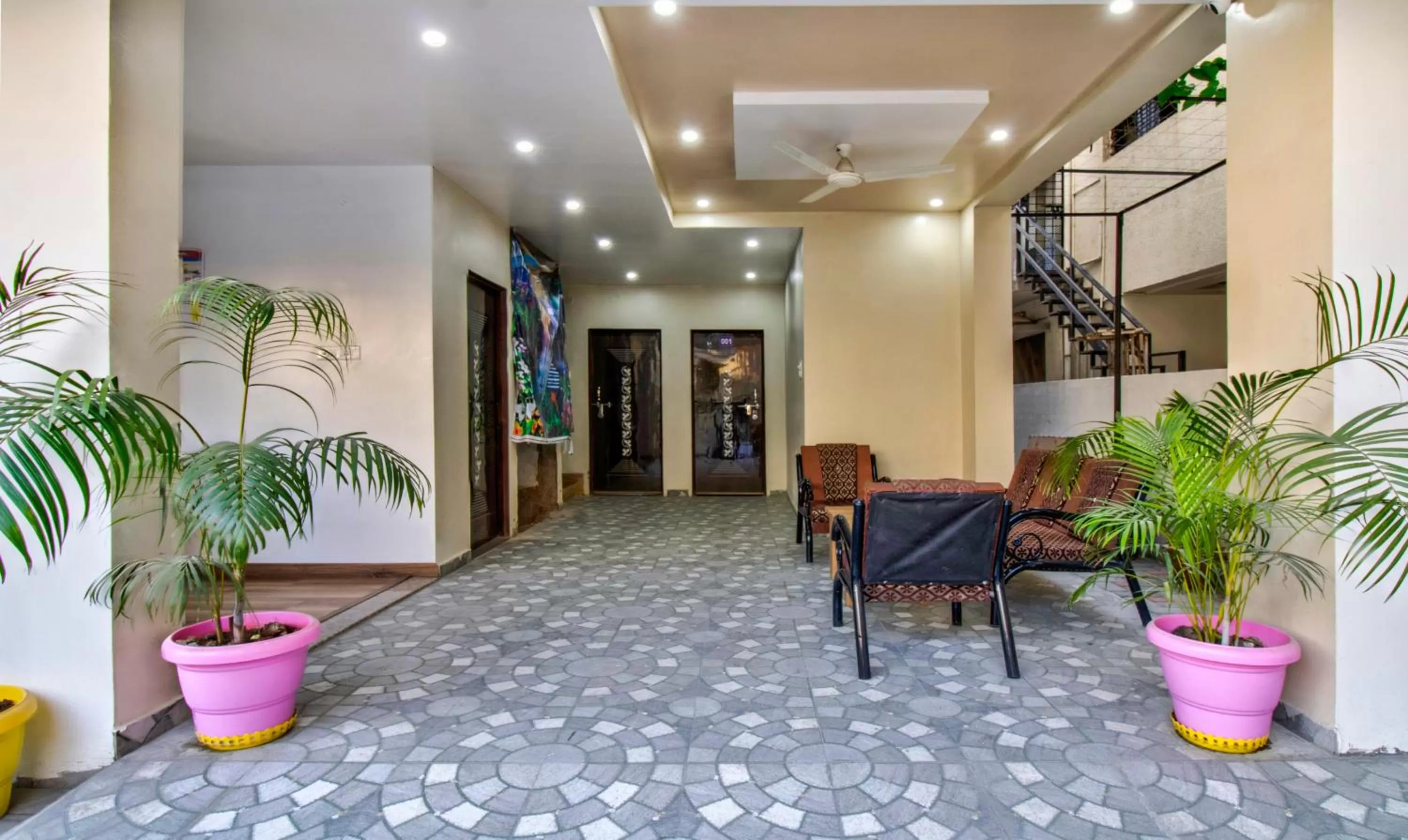 Seating area in Itsy Hotels Shri Guru Service Apartment