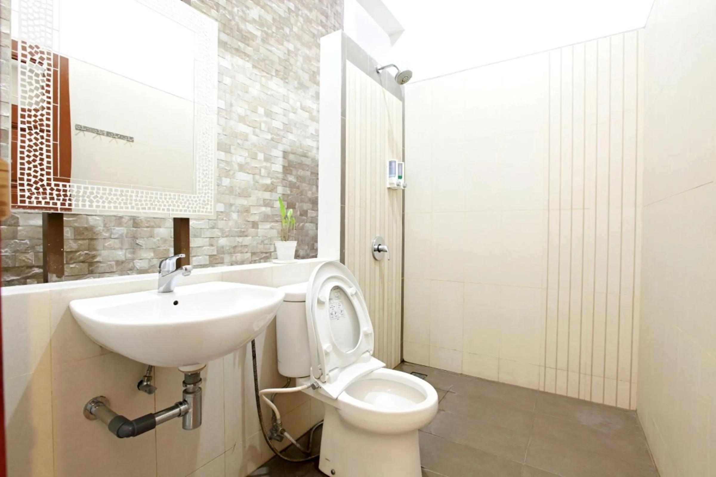 Bathroom in de' Halimun Guest House