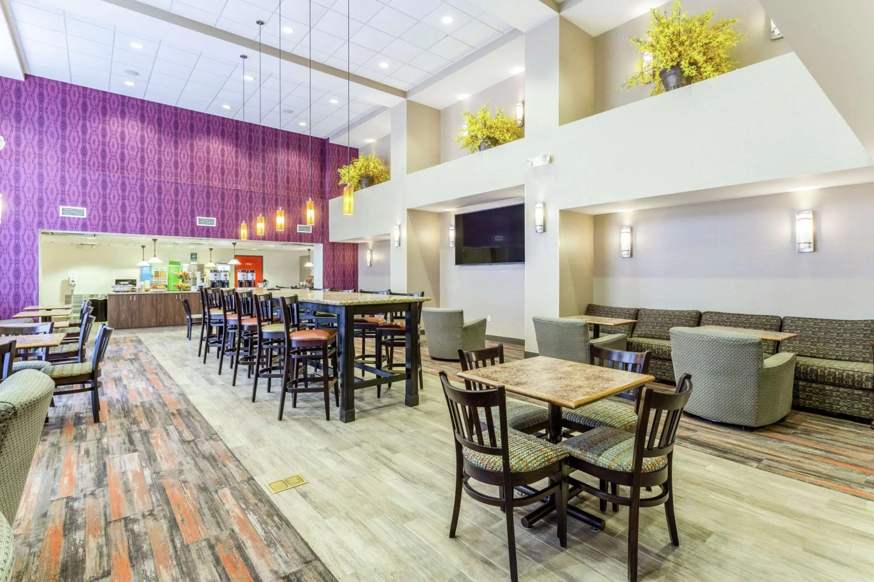 Breakfast in Hampton Inn & Suites Chicago - Libertyville