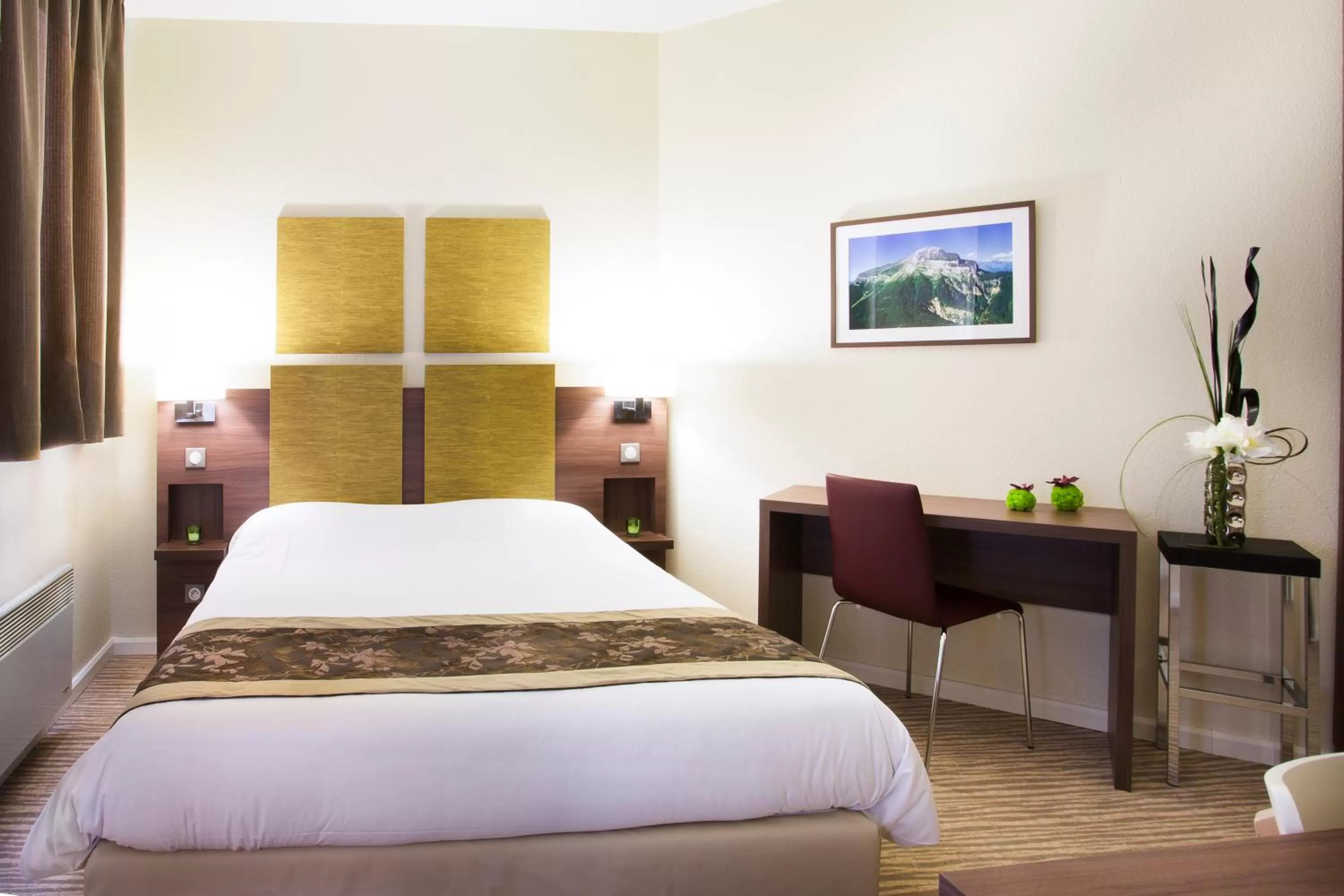 Superior Double Room in Kyriad Chambéry Centre - Hôtel et Résidence