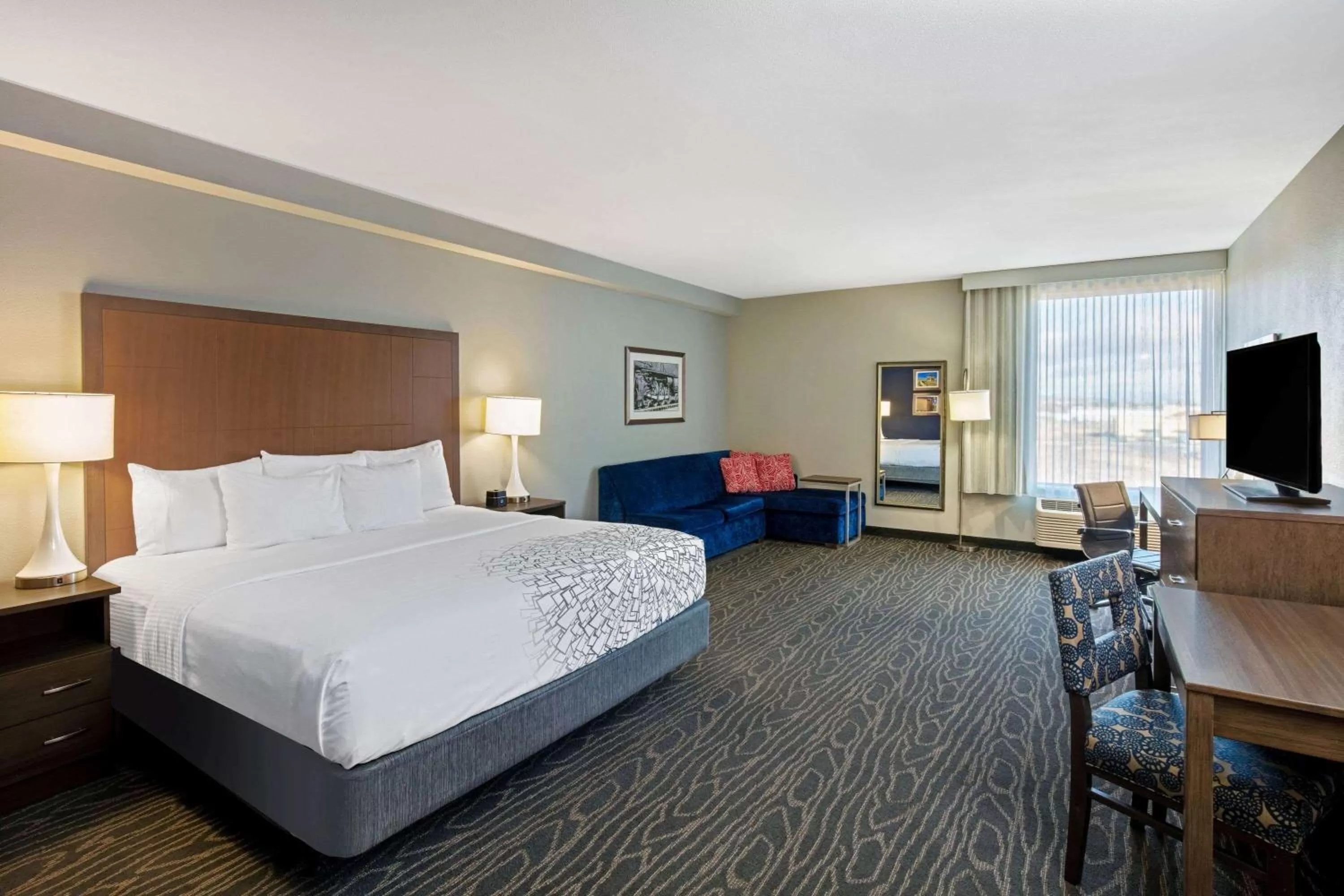 Photo of the whole room, Bed in La Quinta by Wyndham Kingman