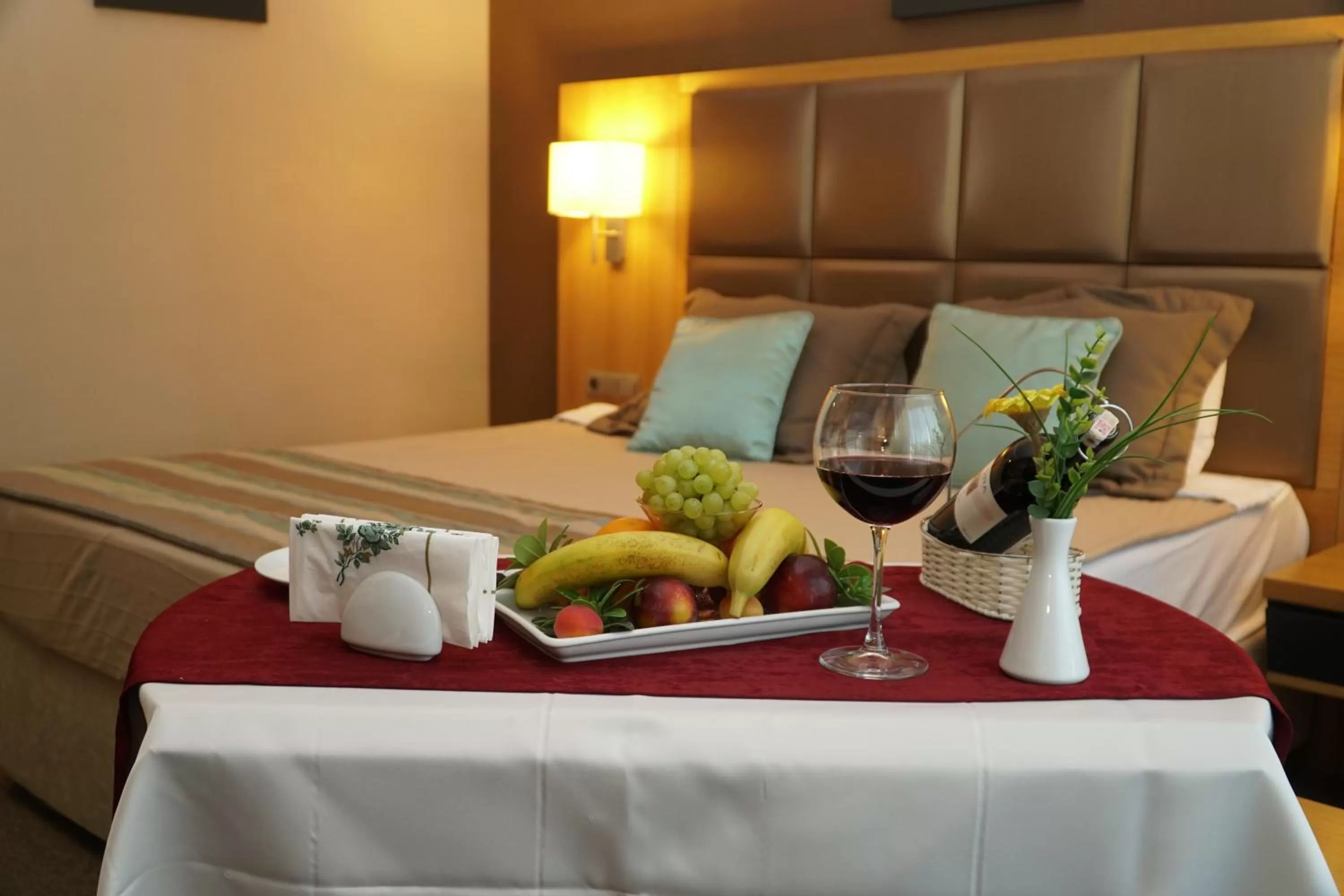 Photo of the whole room, Bed in Efeler Hotel