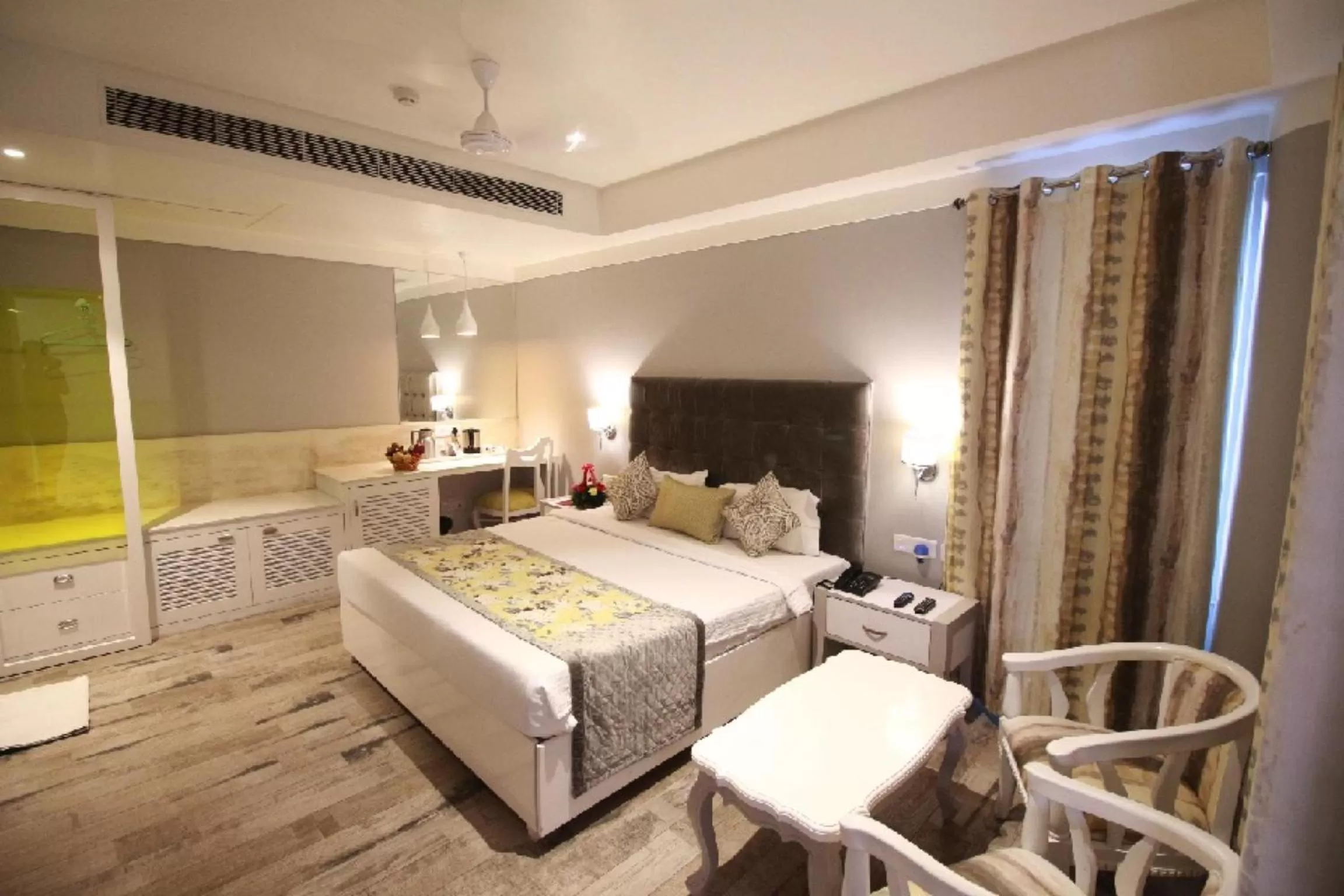 Bedroom, Bed in Hotel Emerald