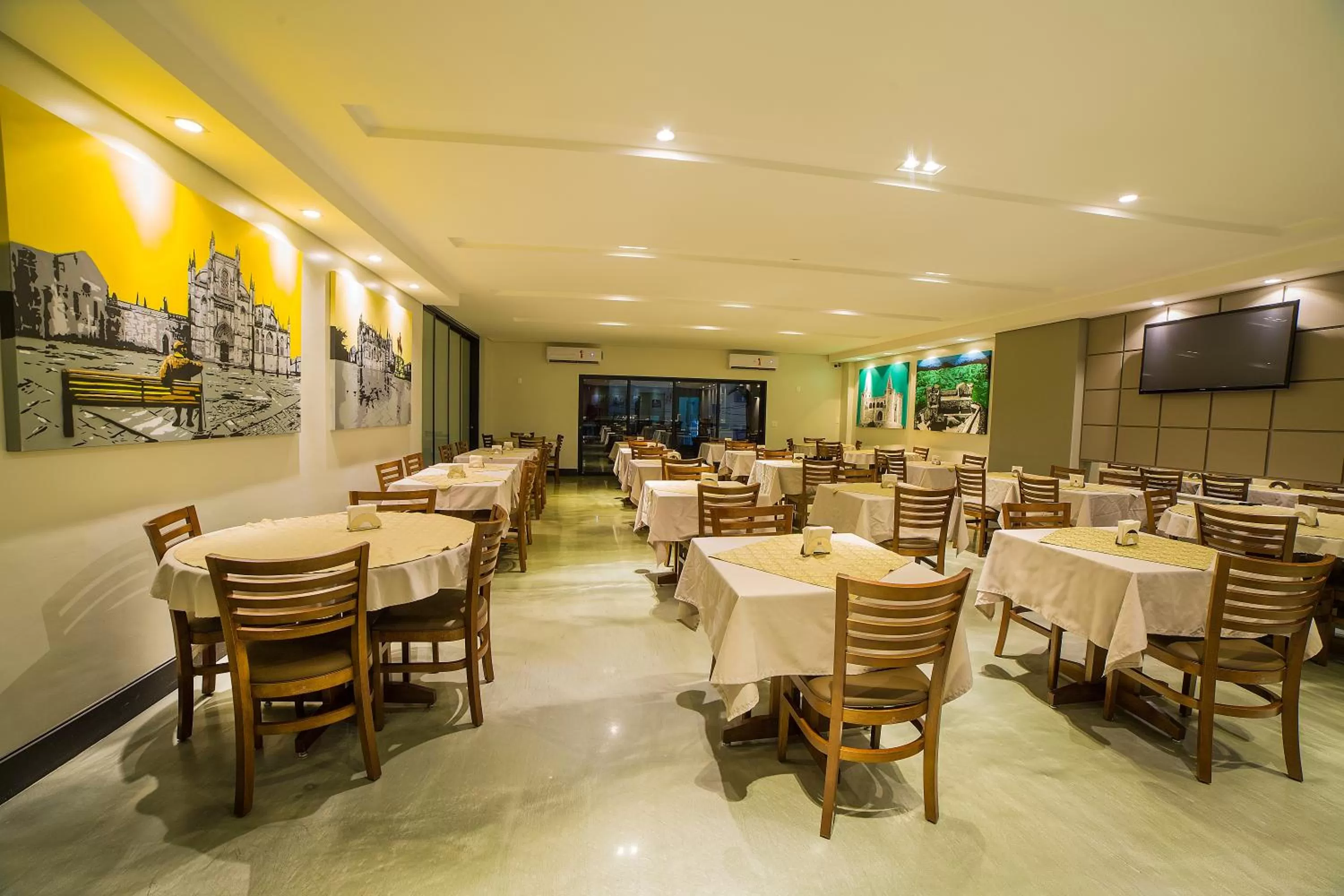 Breakfast, Restaurant/Places to Eat in Hotel Leiria