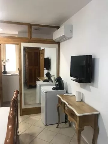 TV/Entertainment Center in Chambre du couvent