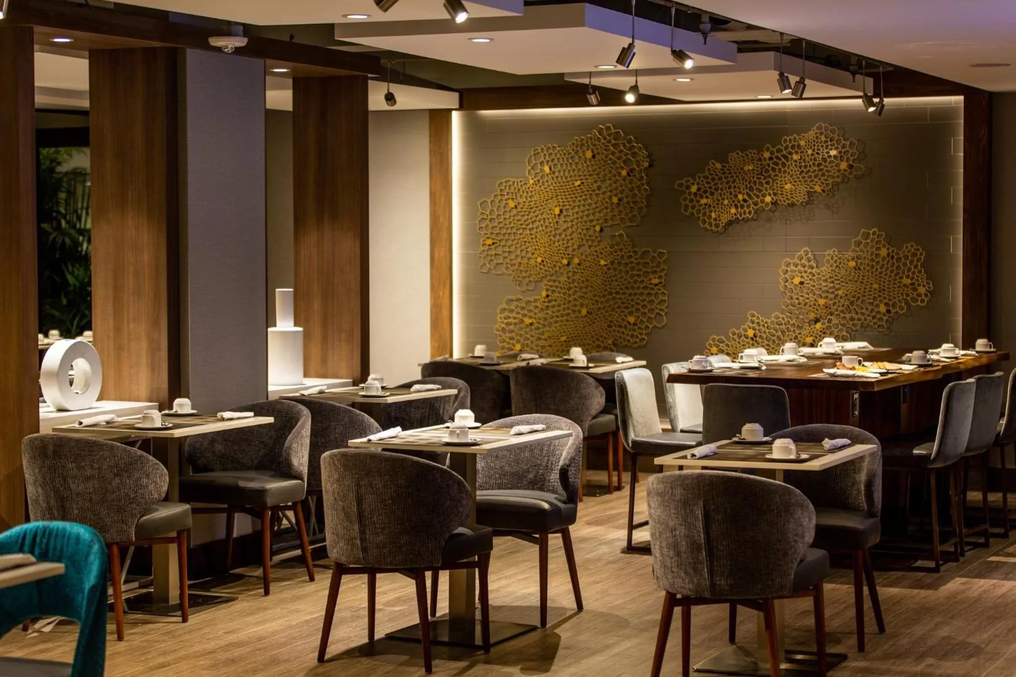 Restaurant/places to eat in Holiday Inn Toronto Downtown Centre by IHG