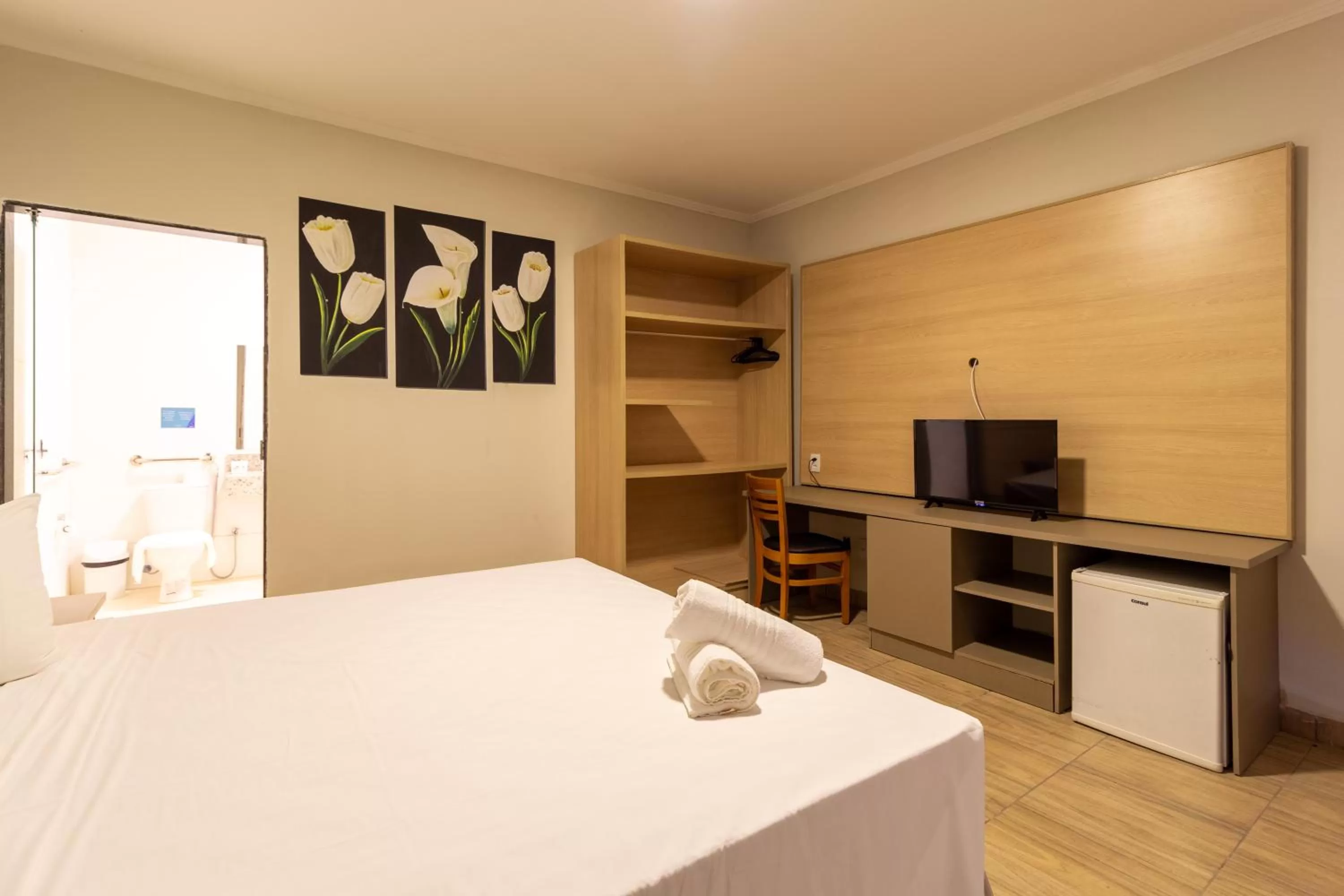 TV and multimedia, Bed in Porto Mar Hotel