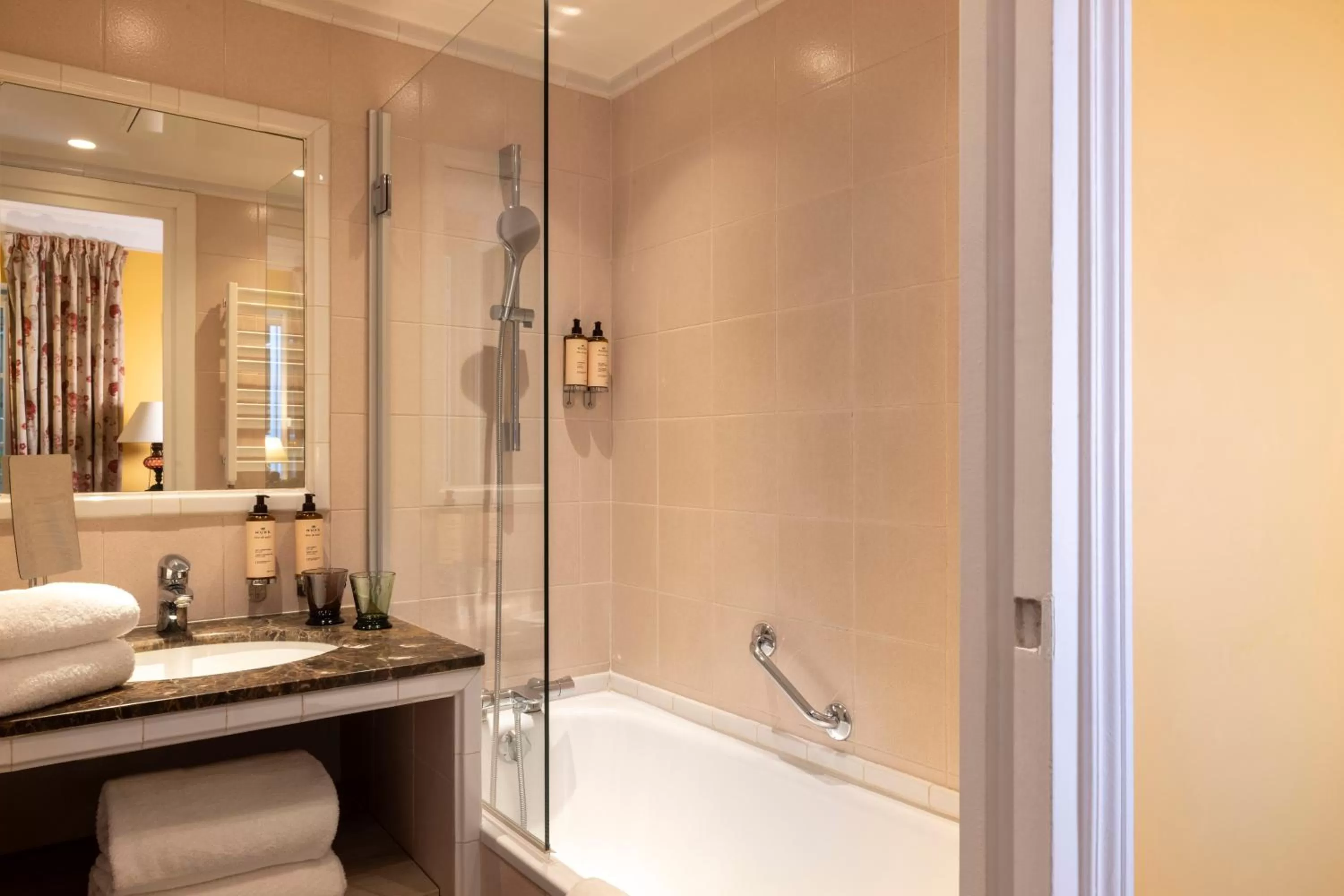 Bathroom in Hôtel Le Saint Gregoire