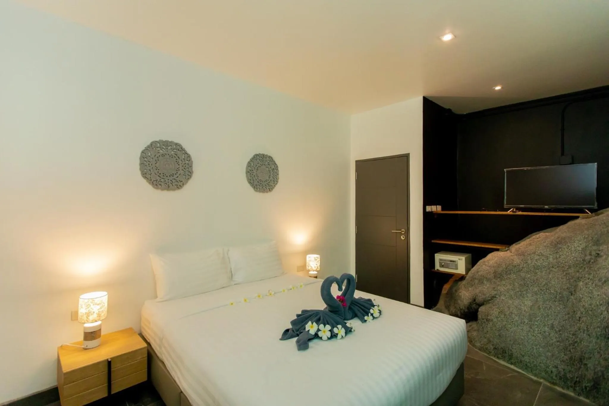 Bedroom, Bed in Baan Saint-Tropez Seaview Villas Kata Beach