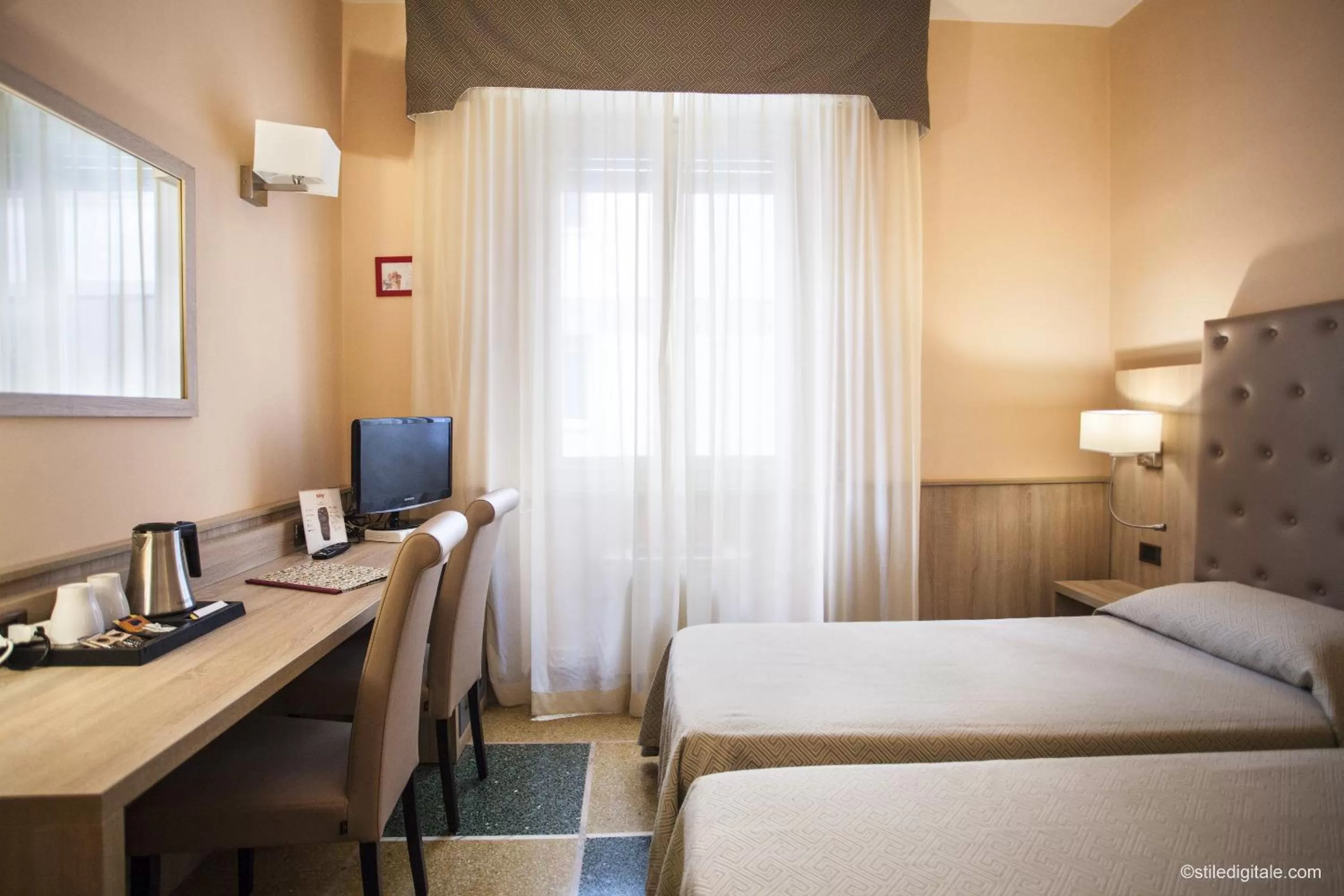 Shower, Bed in Hotel La Pace