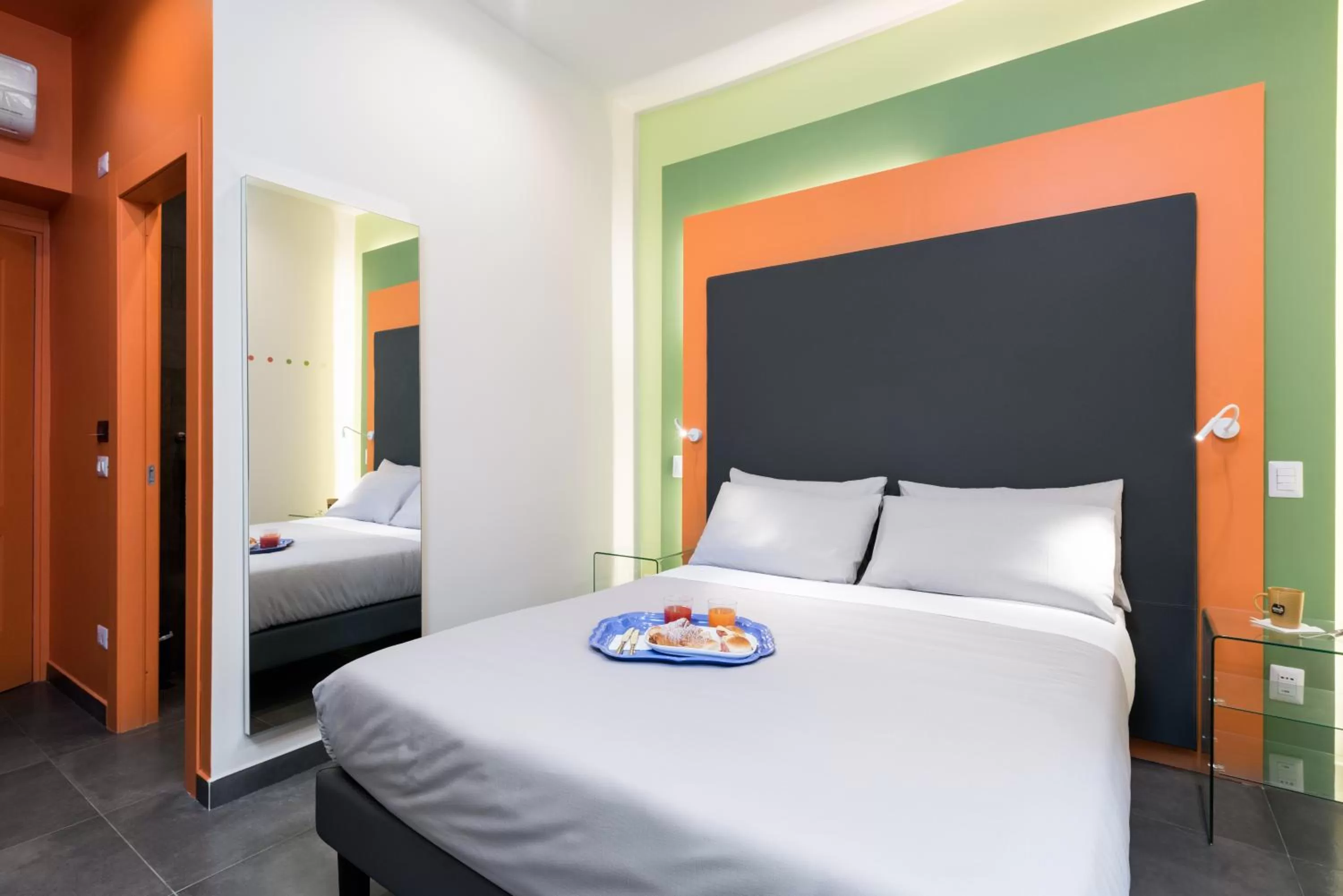 Bed in Circle in the Square