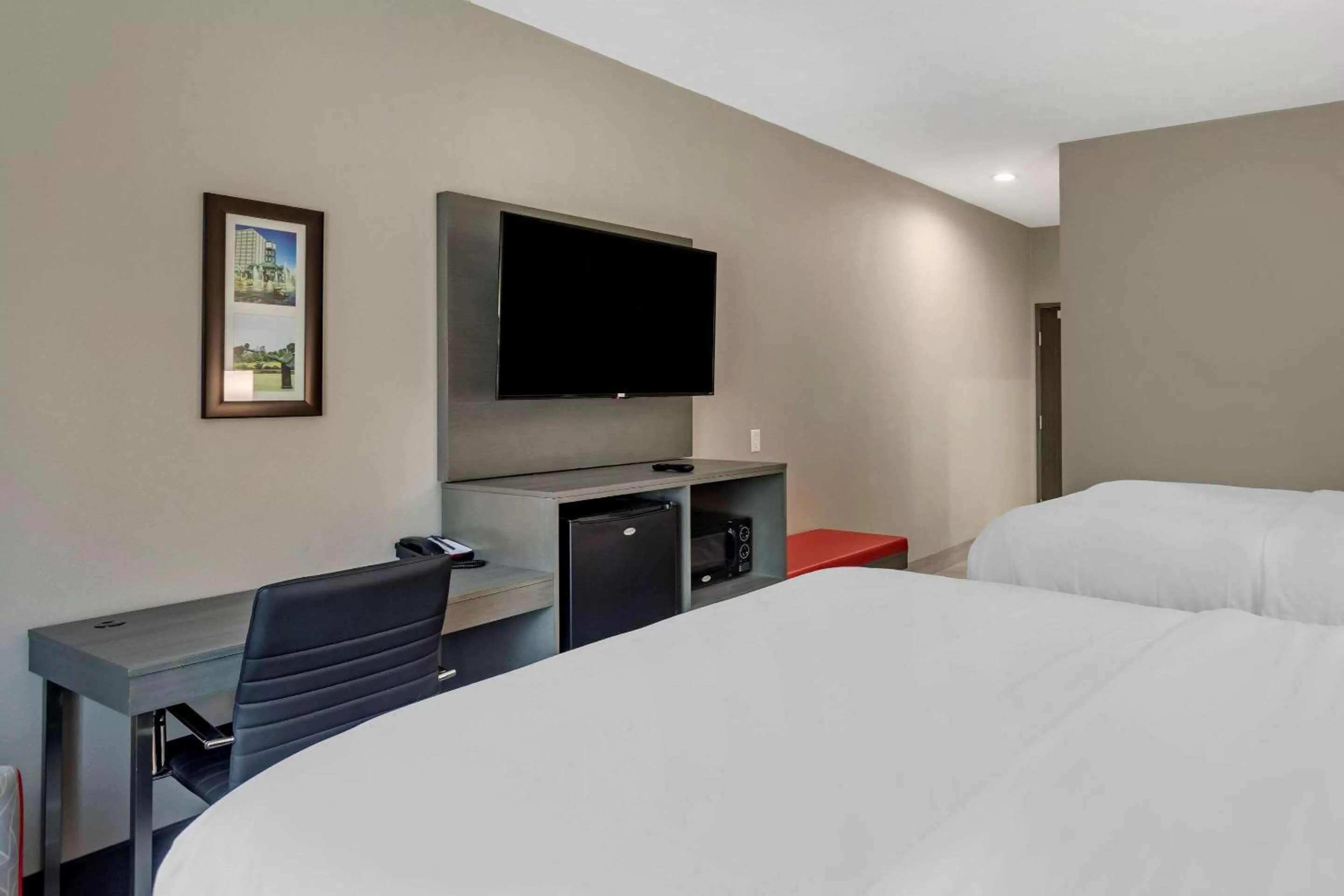 TV and multimedia, Bed in Comfort Inn & Suites Olive Branch - Memphis South