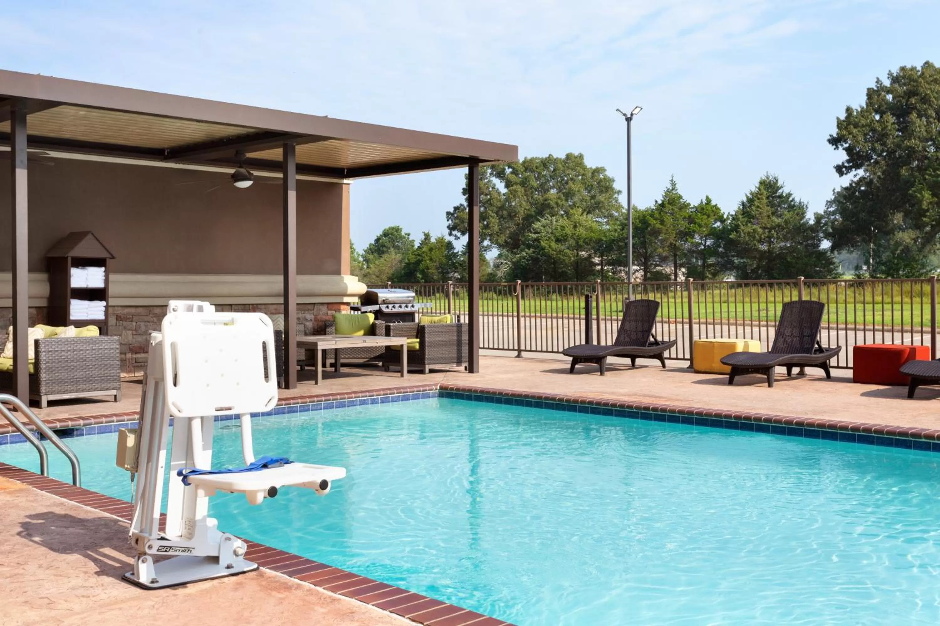 Swimming pool in Holiday Inn Express & Suites Searcy by IHG