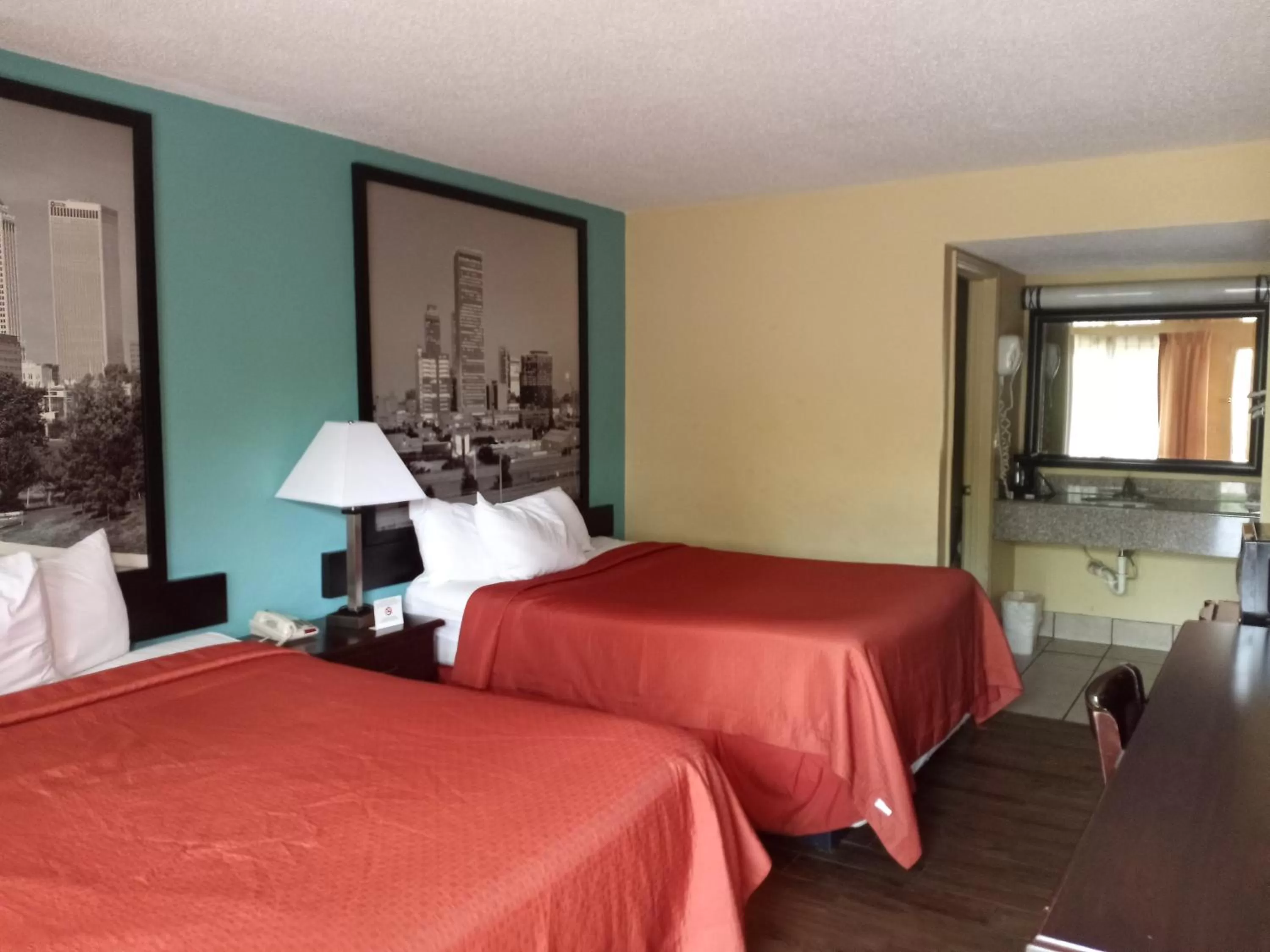 Bed in Super 8 by Wyndham Tulsa - Route 66
