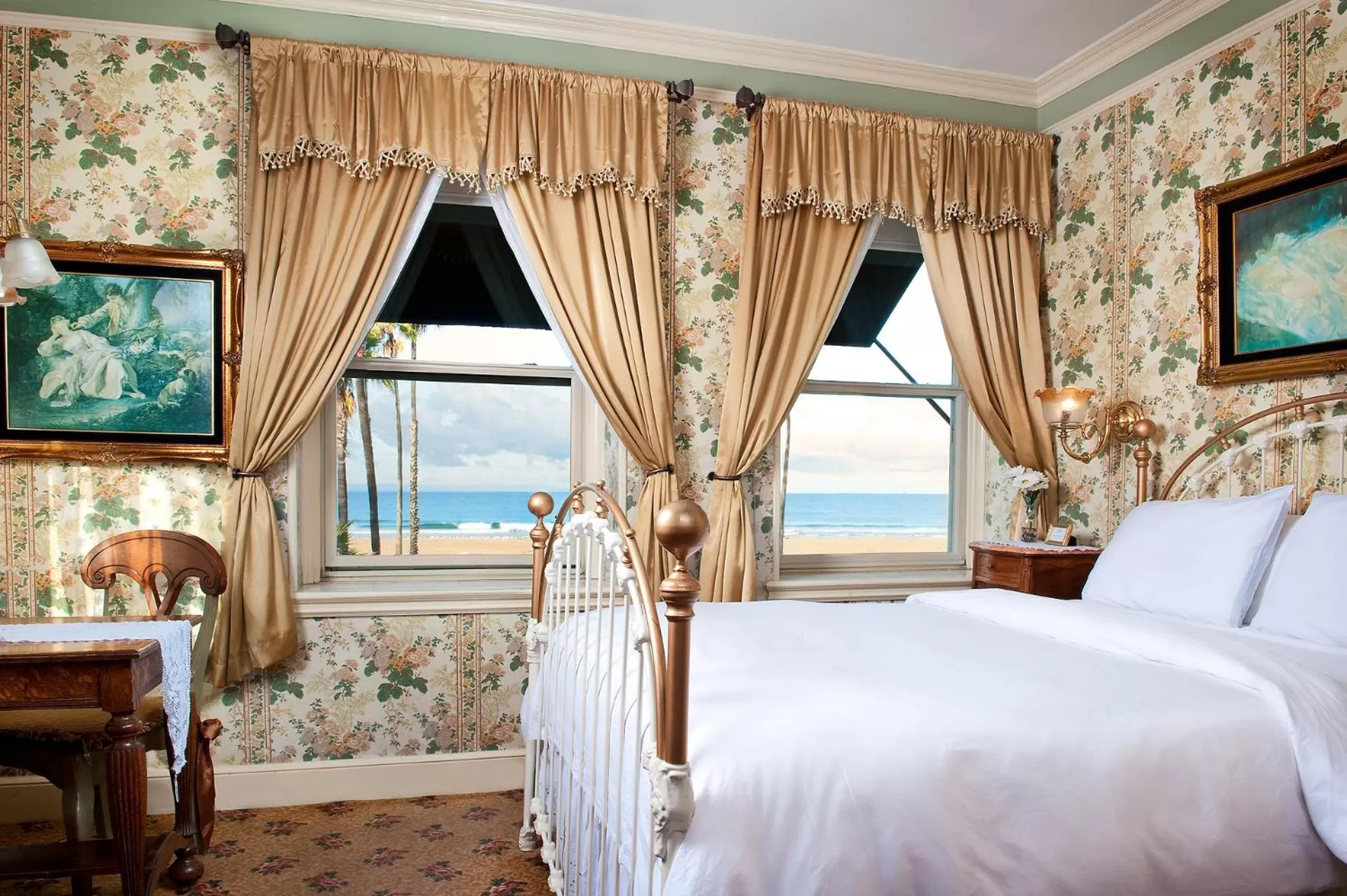 Bed in Doryman's Oceanfront Inn