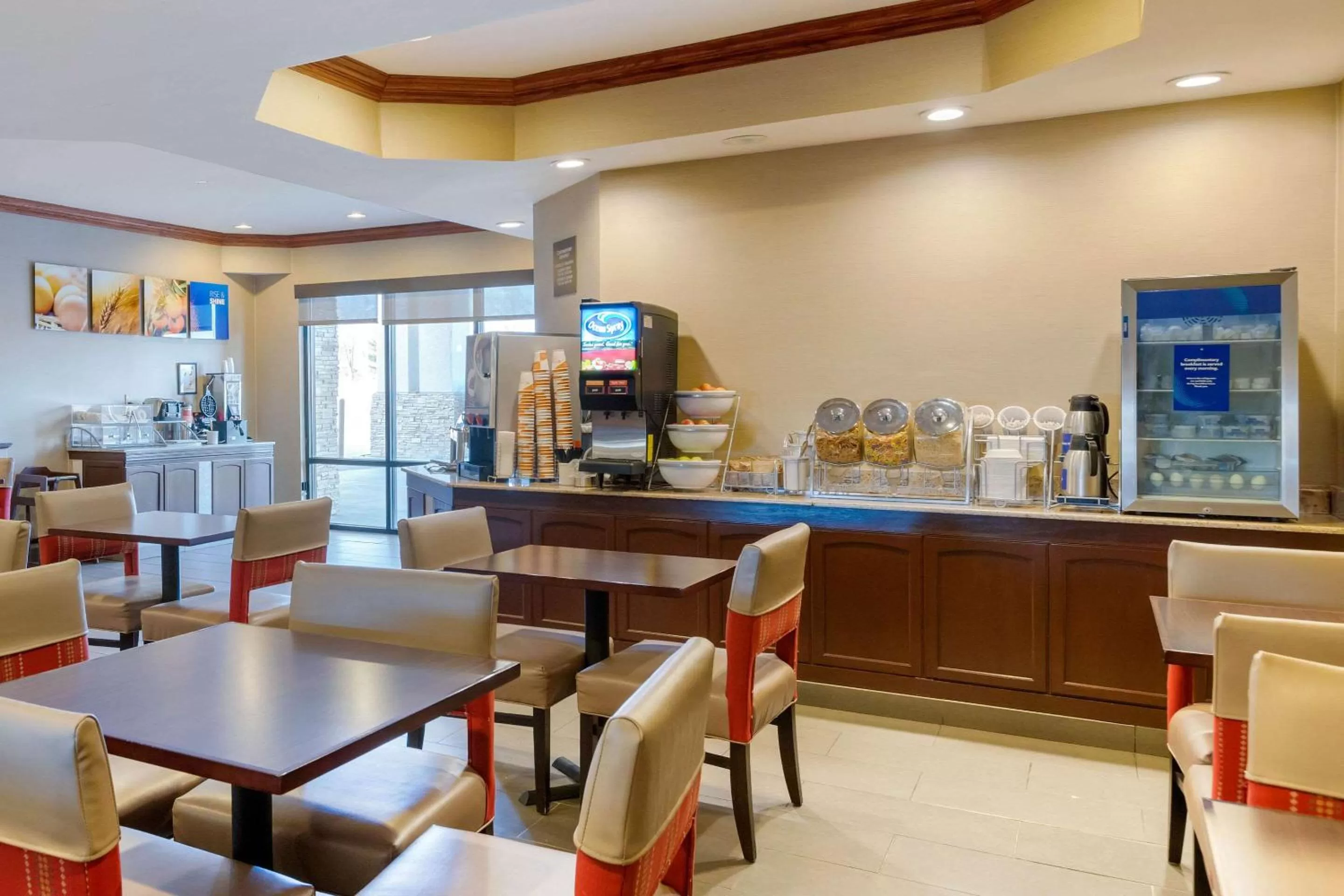 Restaurant/places to eat in Comfort Suites South Haven near I-96