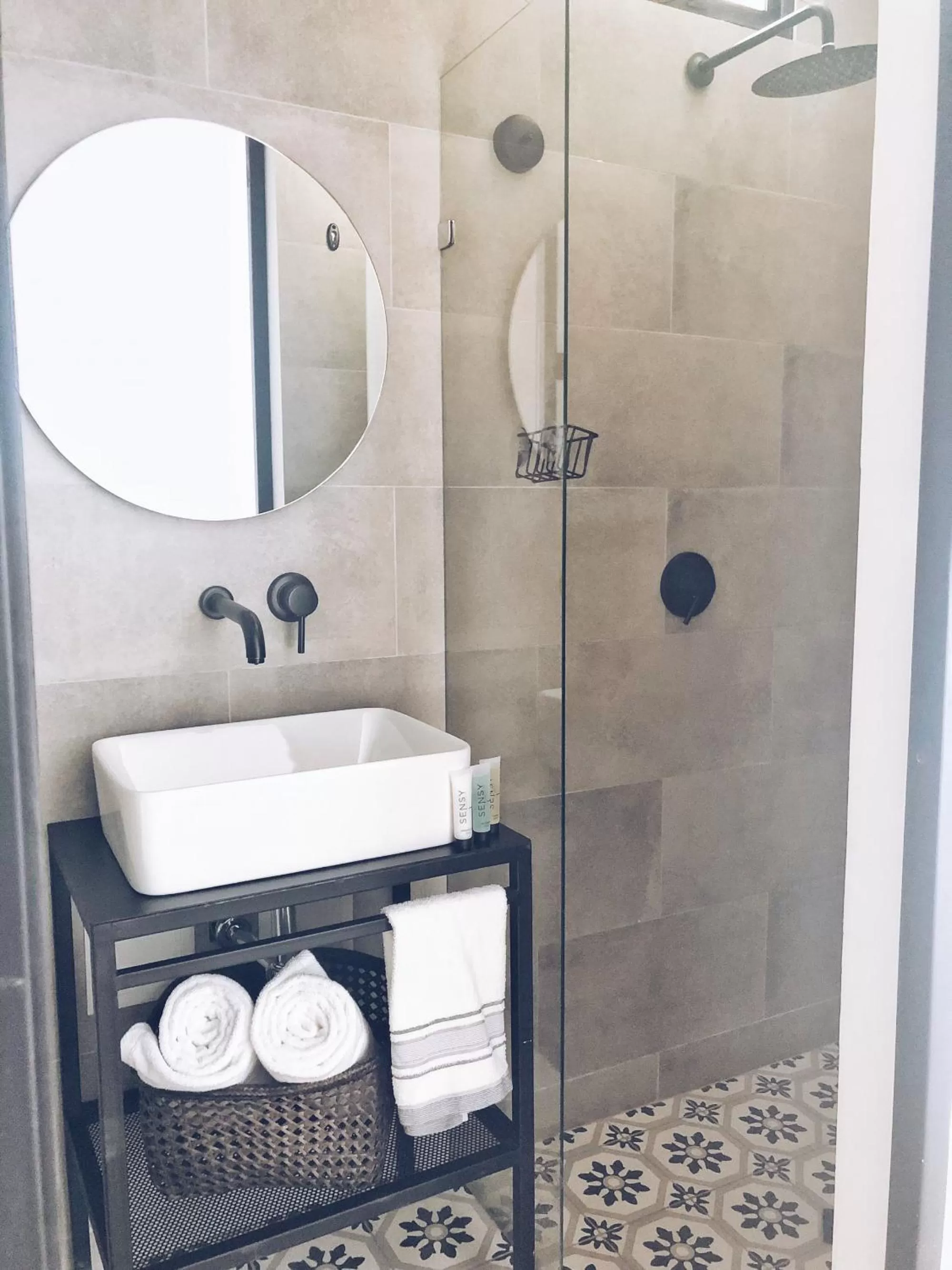 Bathroom in 574 Hotel