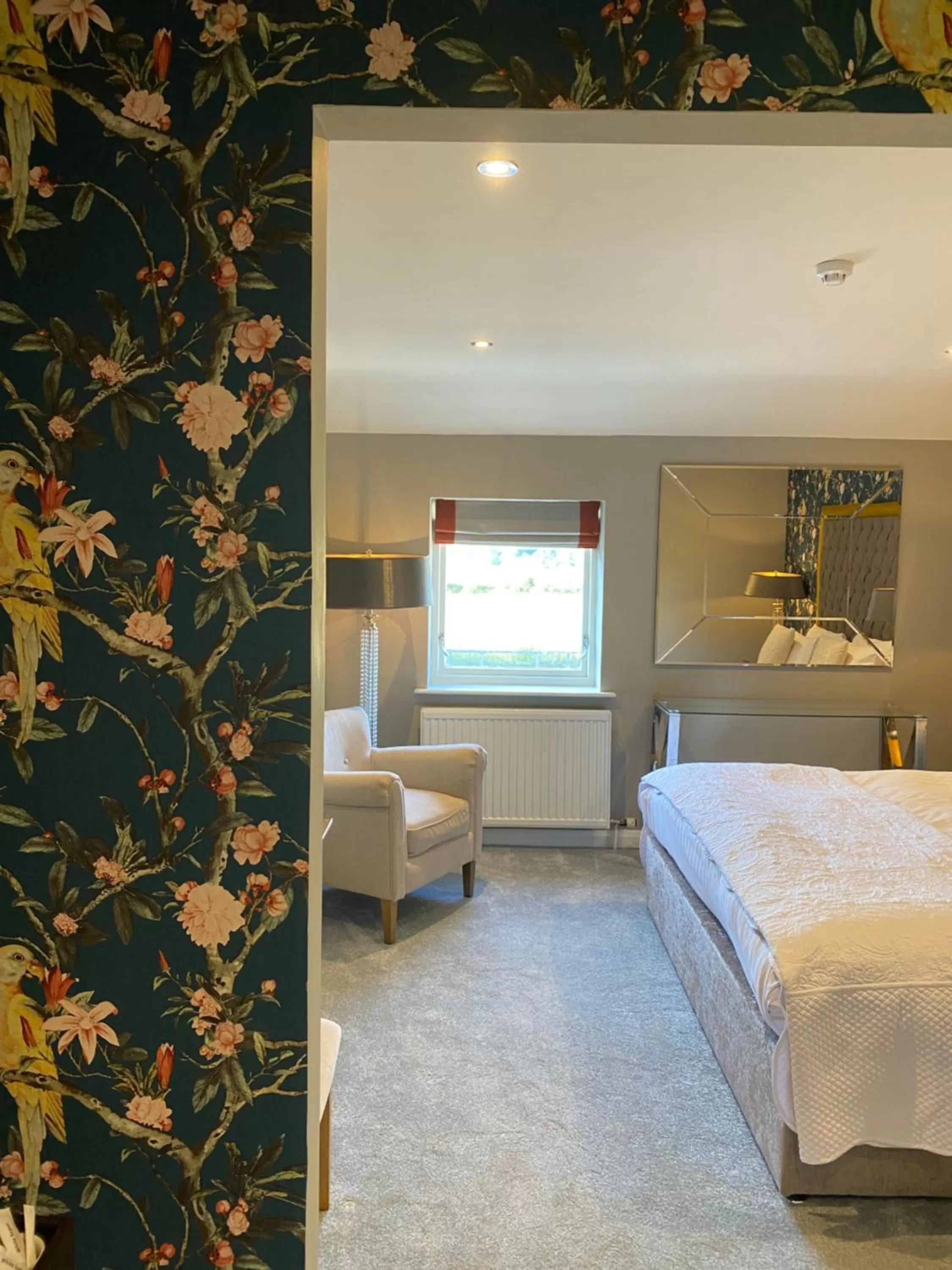 Photo of the whole room in The General Tarleton