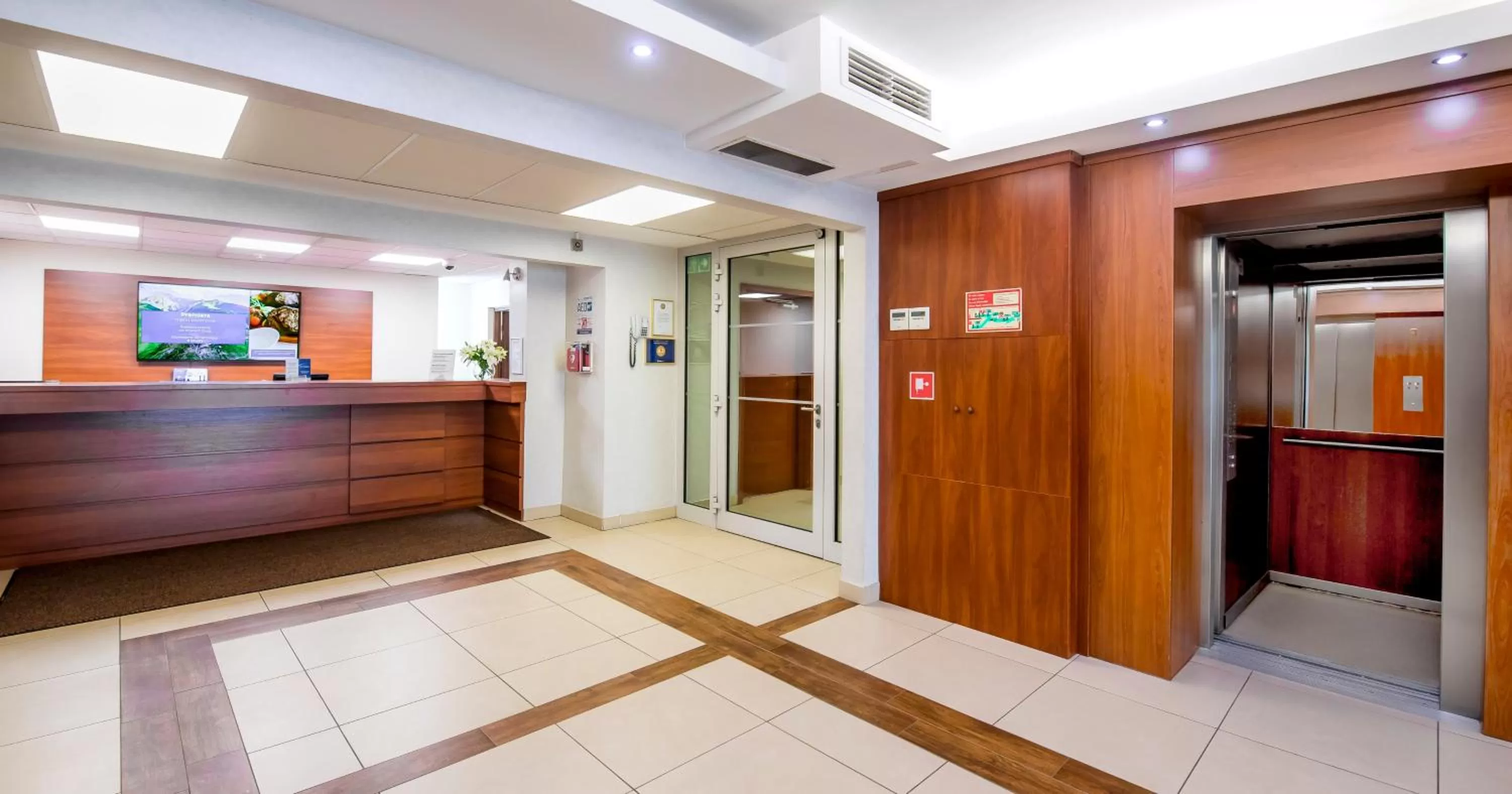 Lobby or reception in Best Western Hotel Portos