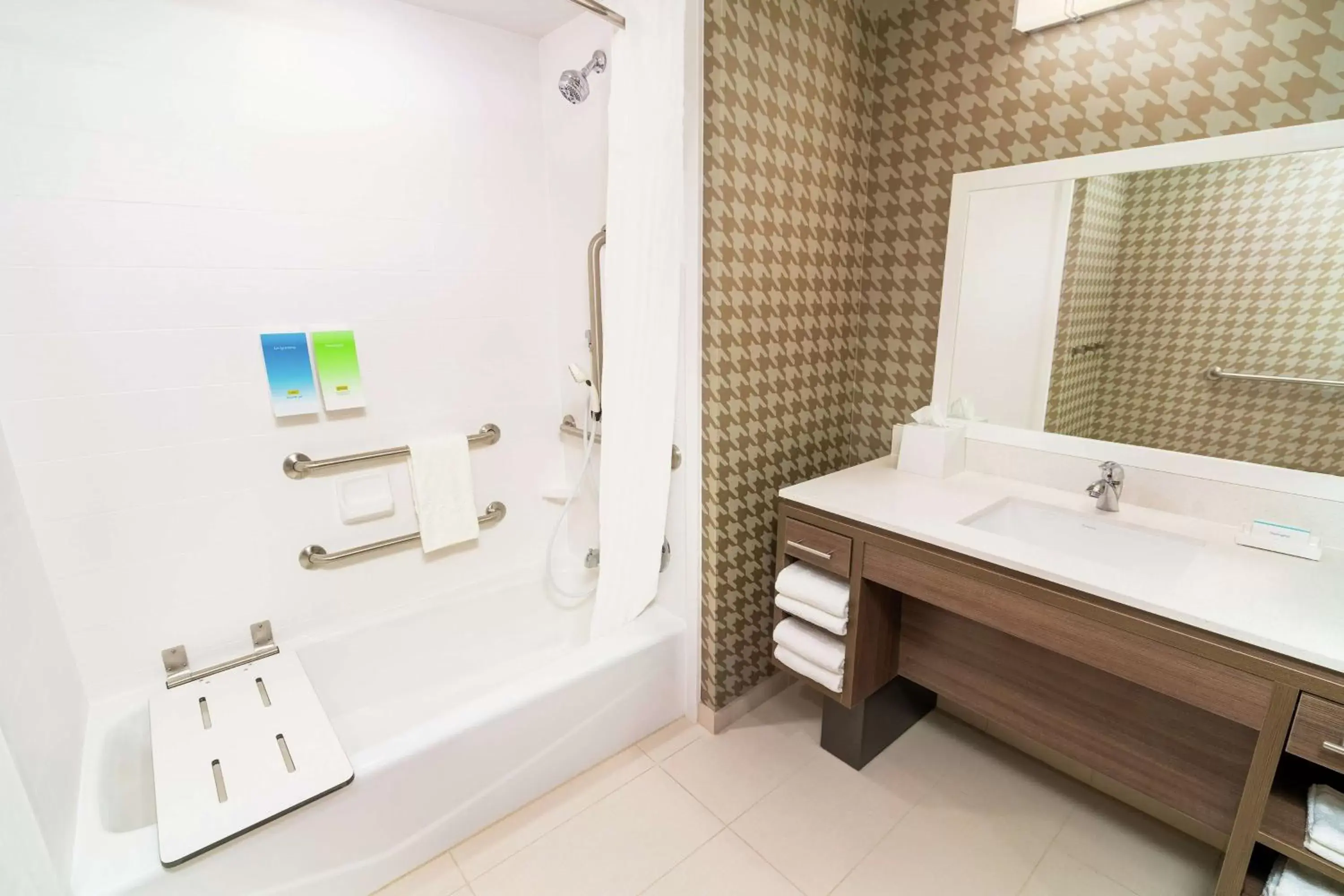 Queen Suite - Mobility/Hearing Accessible - Non-Smoking in Home2 Suites By Hilton Roseville Sacramento Queen Suite - Mobility/Hearing Accessible - Non-Smoking in Home2 Suites By Hilton Roseville Sacramento