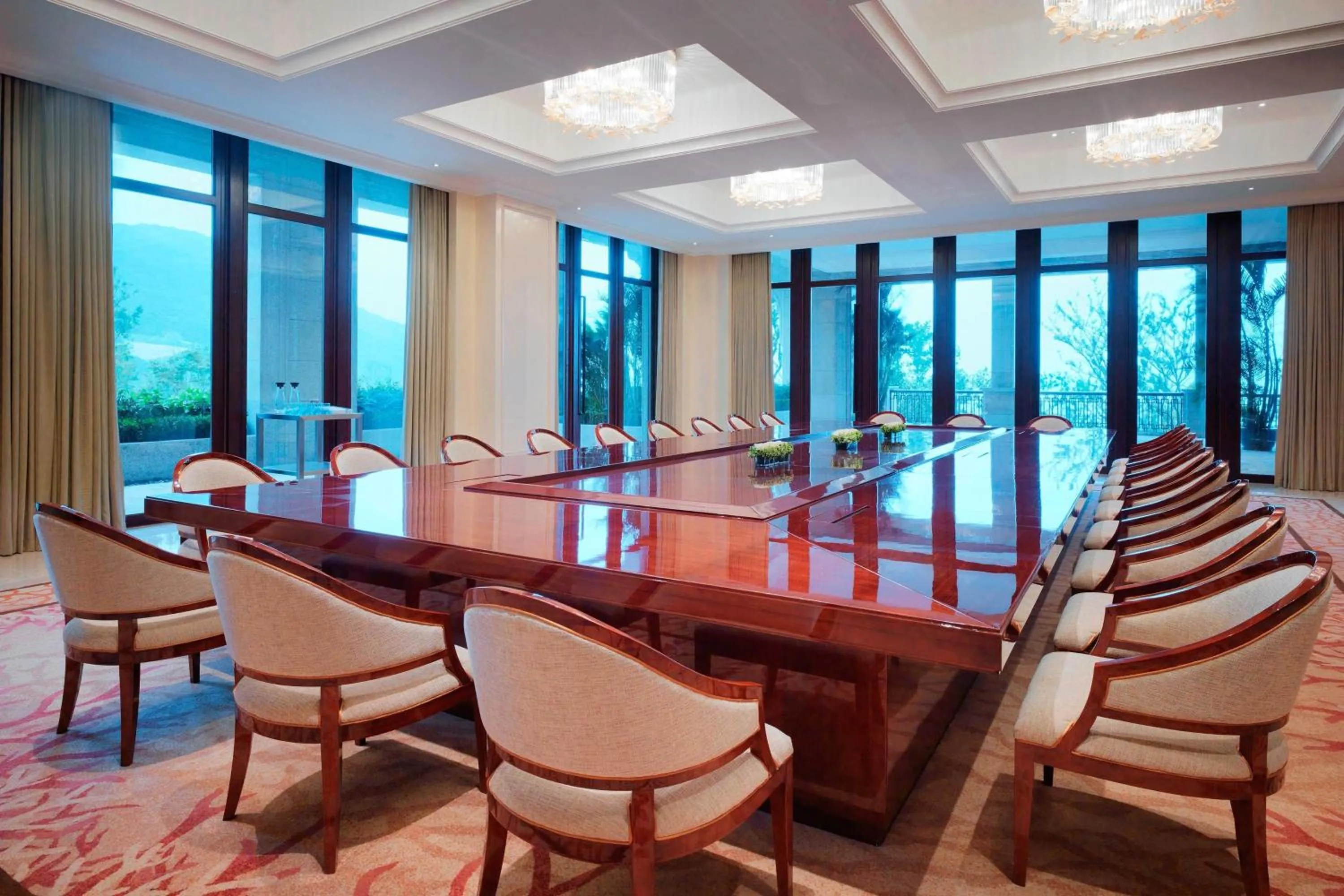 Meeting/conference room in The Westin Zhujiajian Resort, Zhoushan