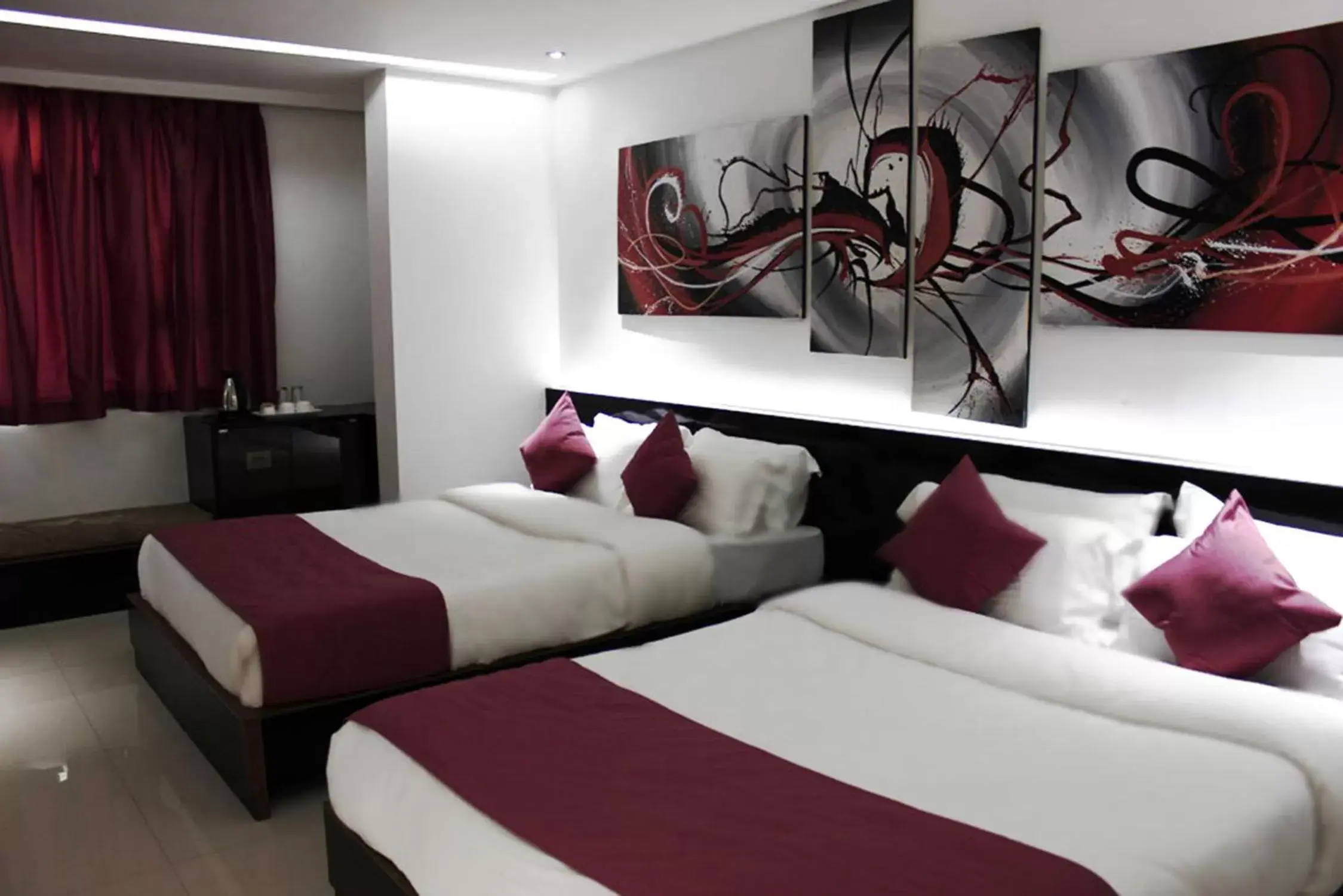 Family Room in Muscatel Yavachi - 400 Mts from MG Marg Family Room in Muscatel Yavachi - 400 Mts from MG Marg