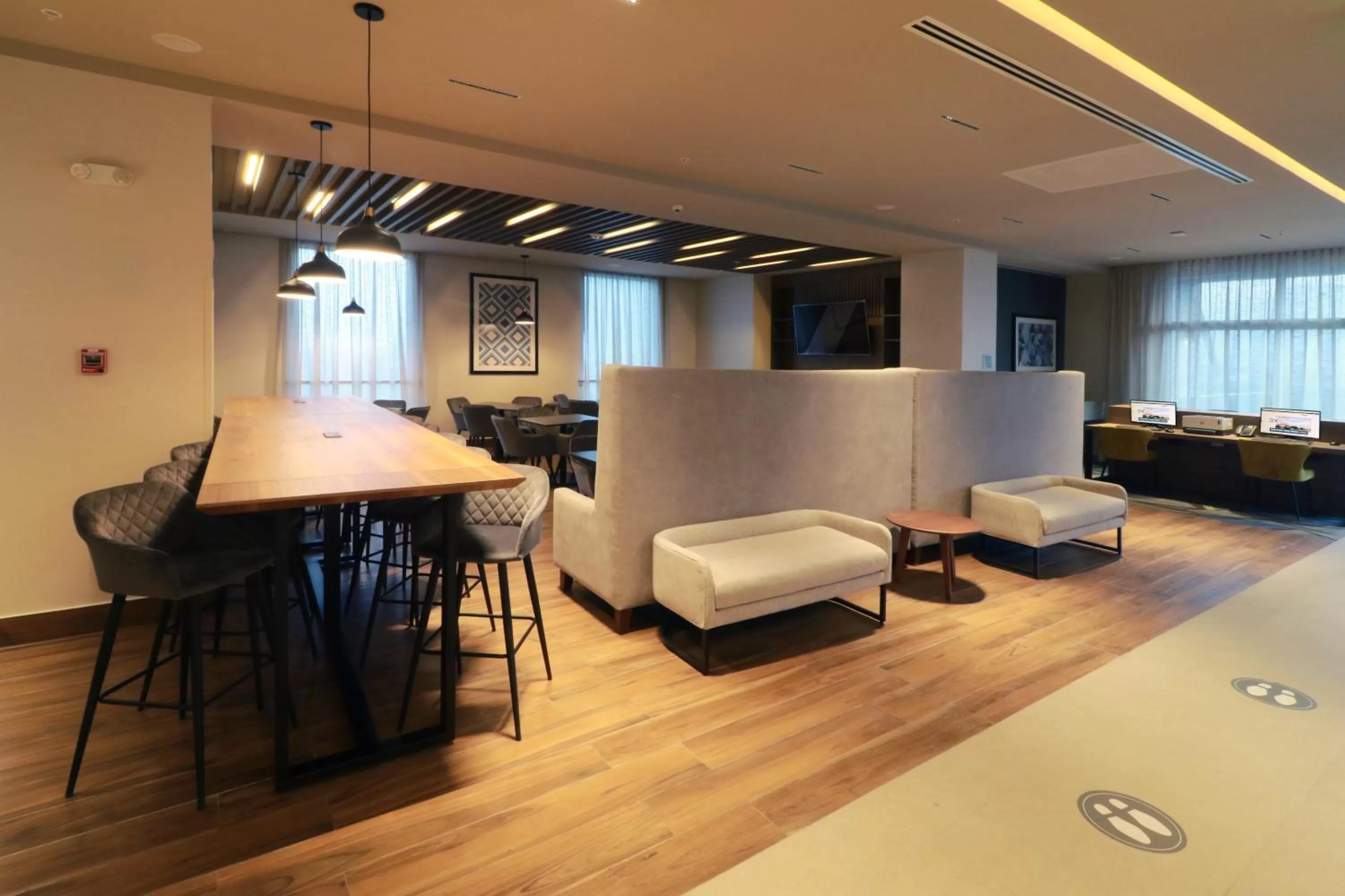 Living room in Holiday Inn Express - Monterrey - Fundidora by IHG