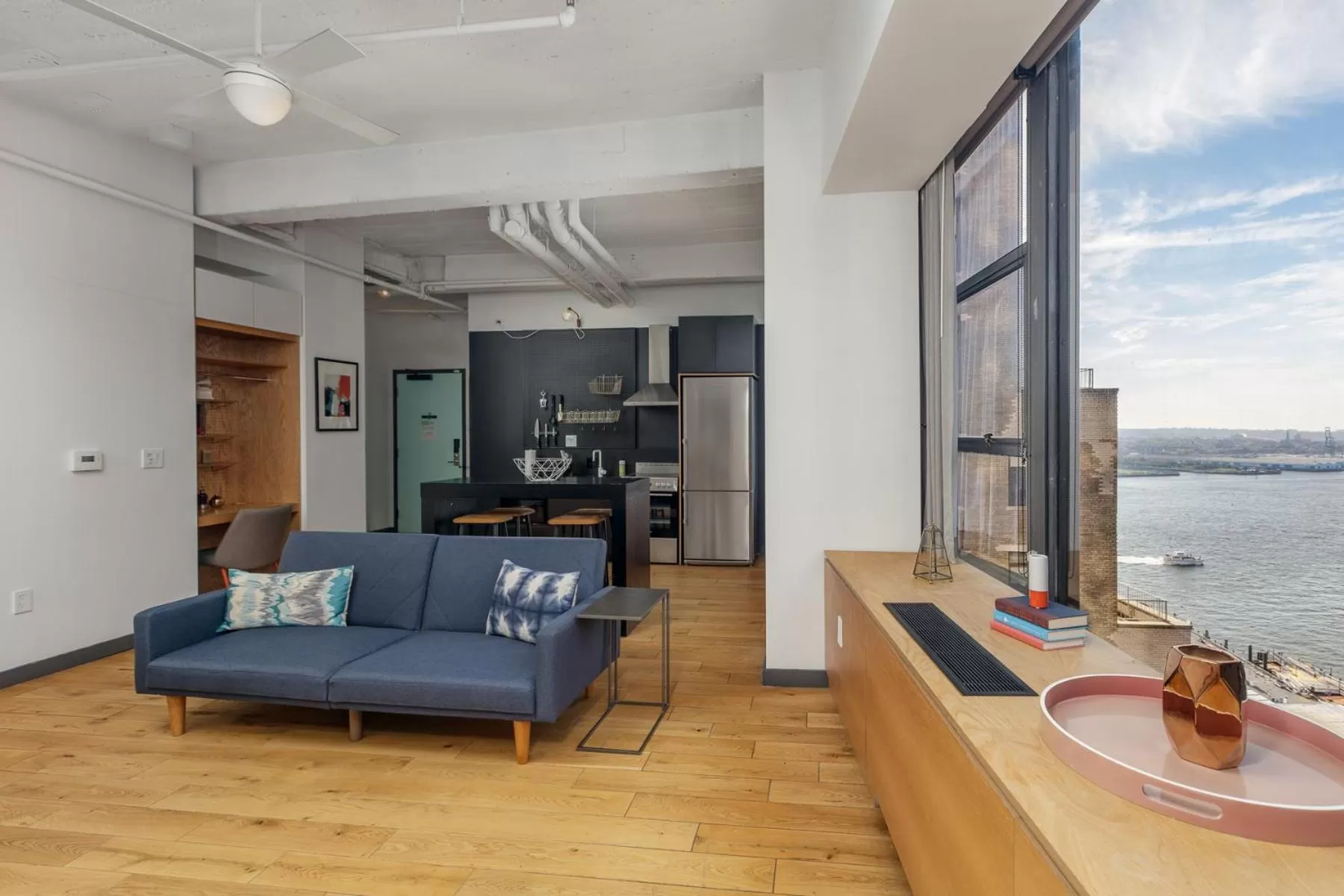 Photo of the whole room in Placemakr Wall Street