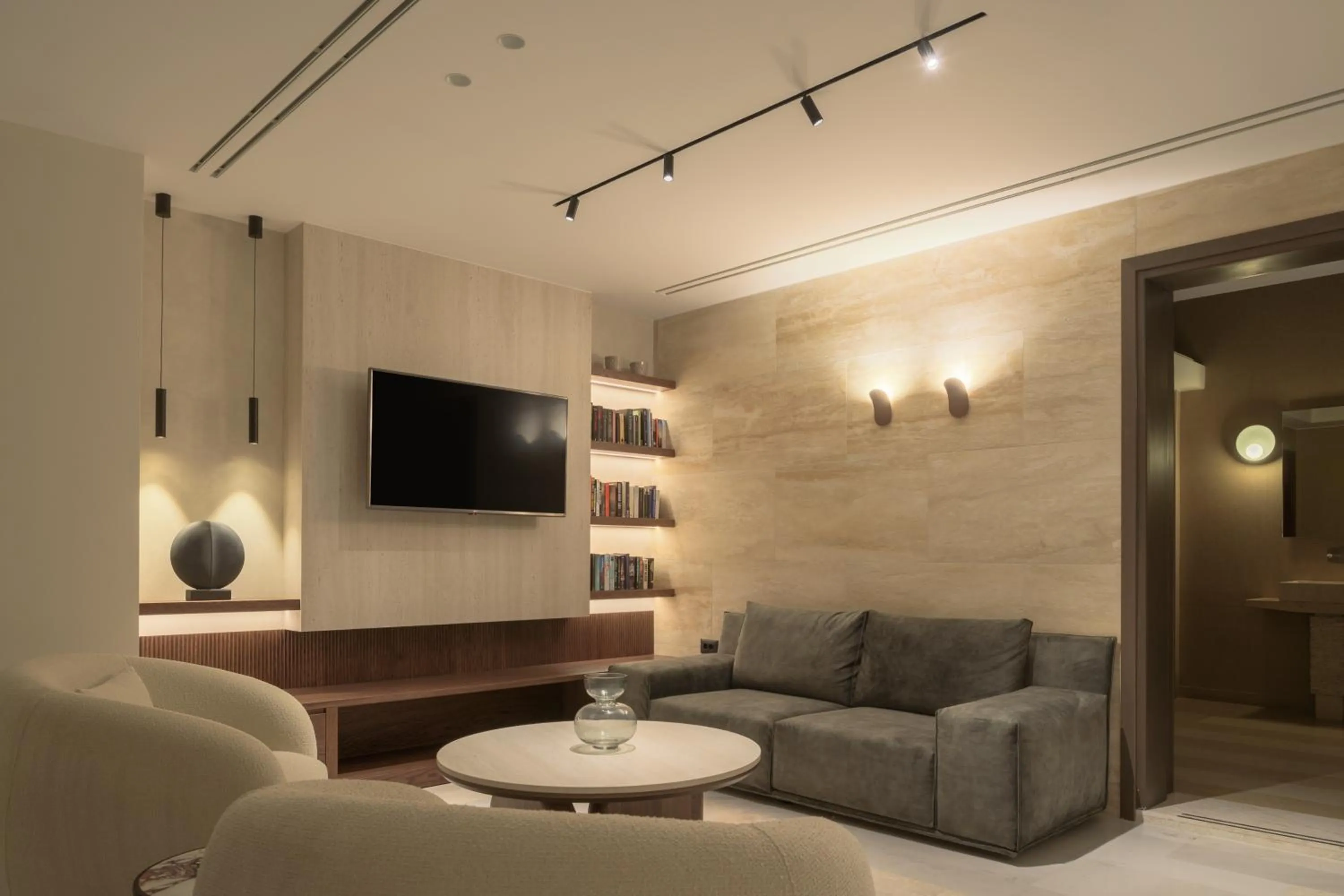 Communal lounge/ TV room in Hotel Ideon