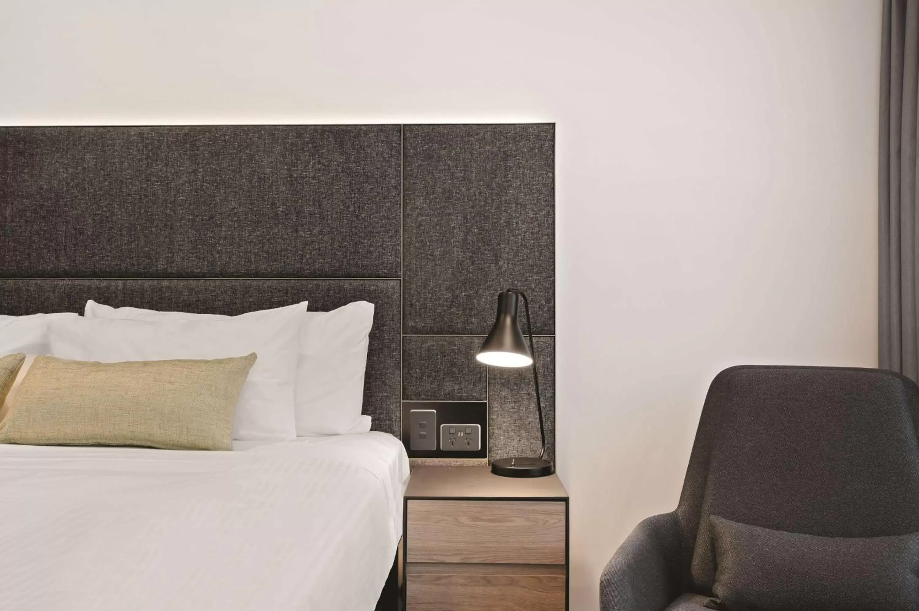 Accessible Urban Room King or Twin in Vibe Hotel Melbourne Accessible Urban Room King or Twin in Vibe Hotel Melbourne