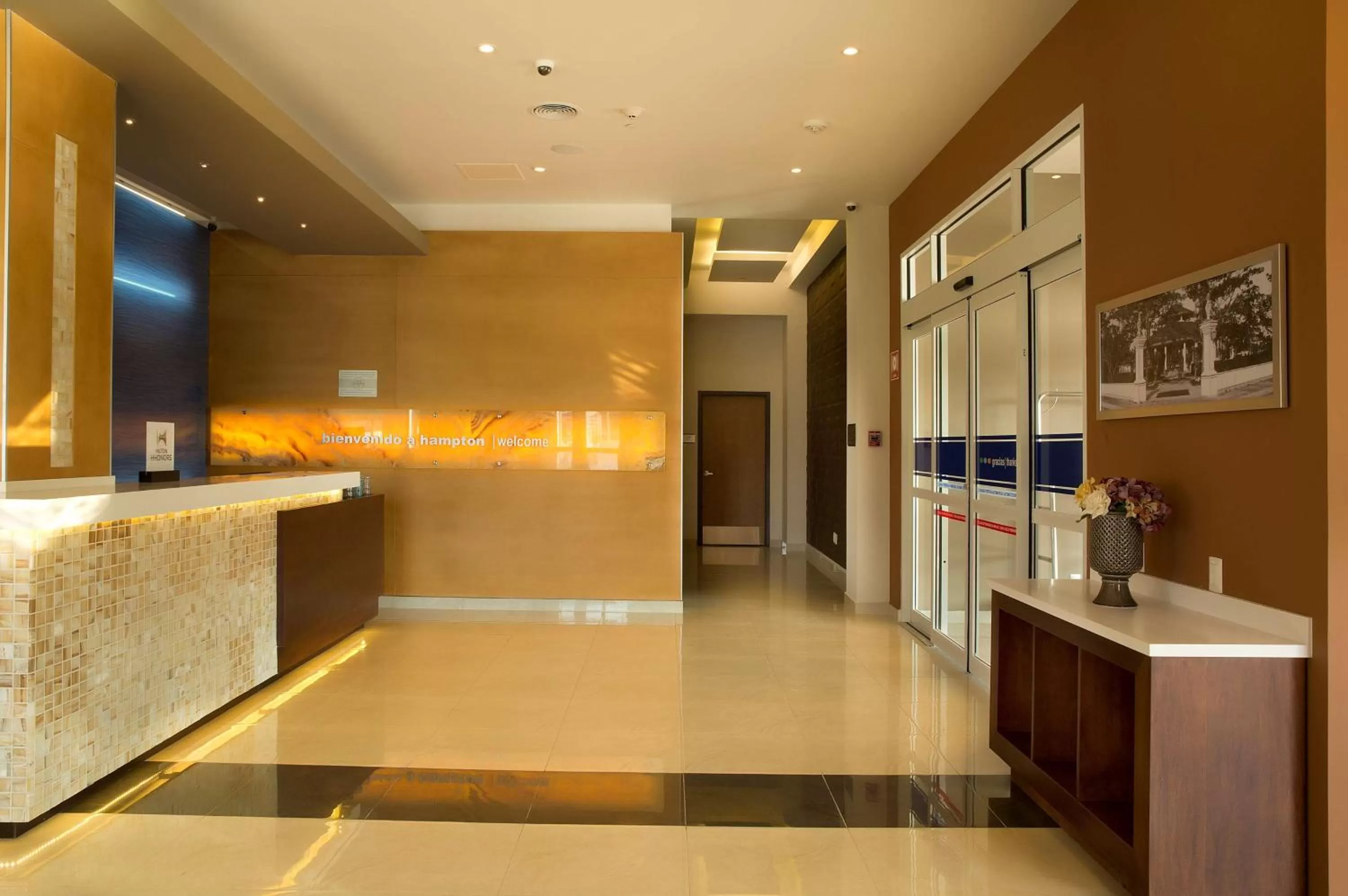 Lobby or reception in Hampton Inn & Suites by Hilton Paraiso