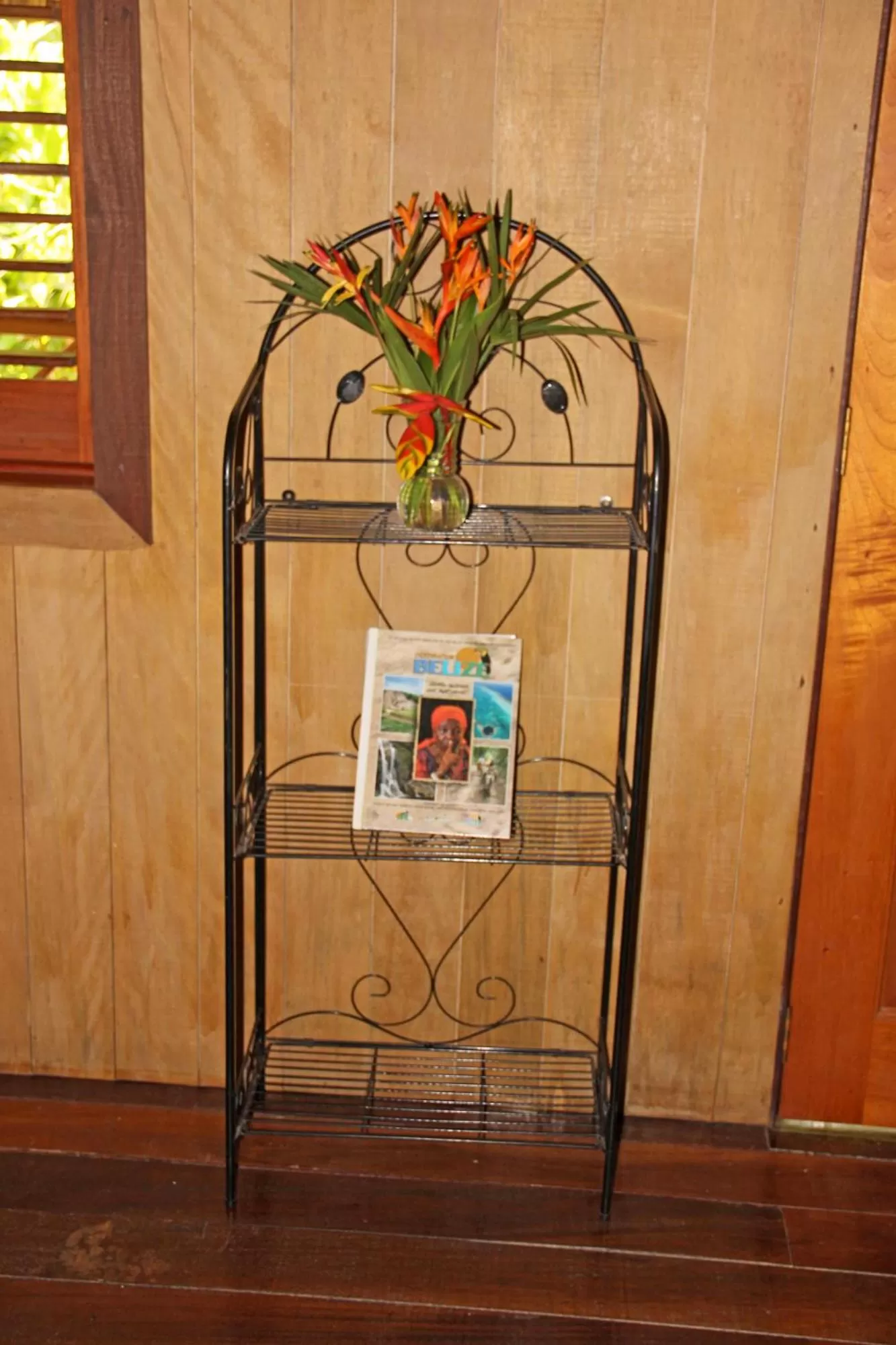 Living room in Sun Creek Lodge