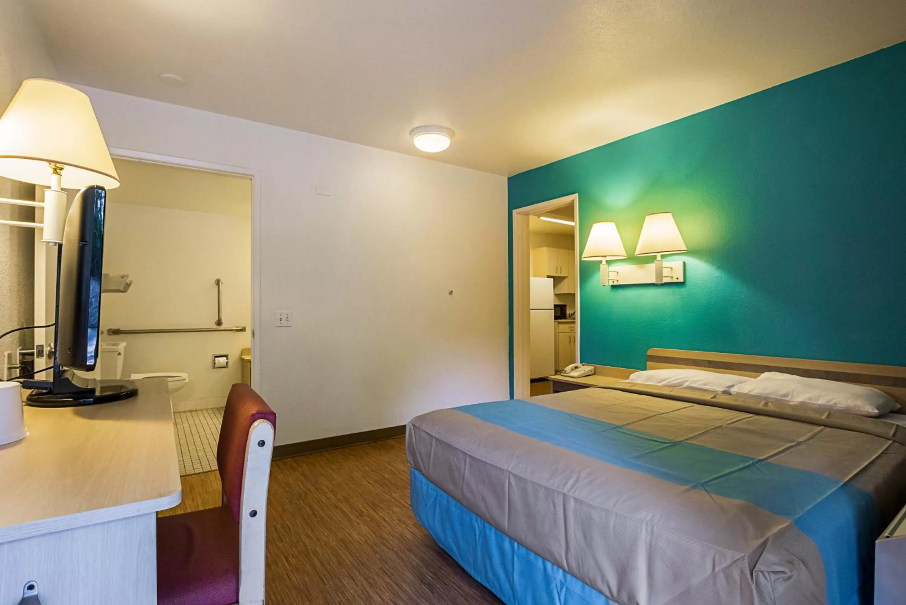 Bedroom, Bed in Motel 6-Rochester, MN