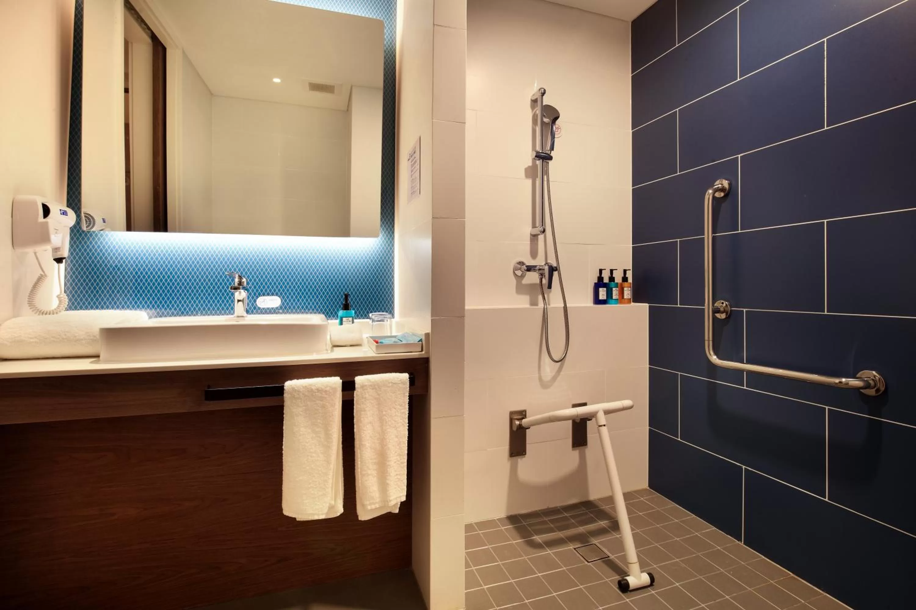 Photo of the whole room in Holiday Inn Express Guilin City Center by IHG